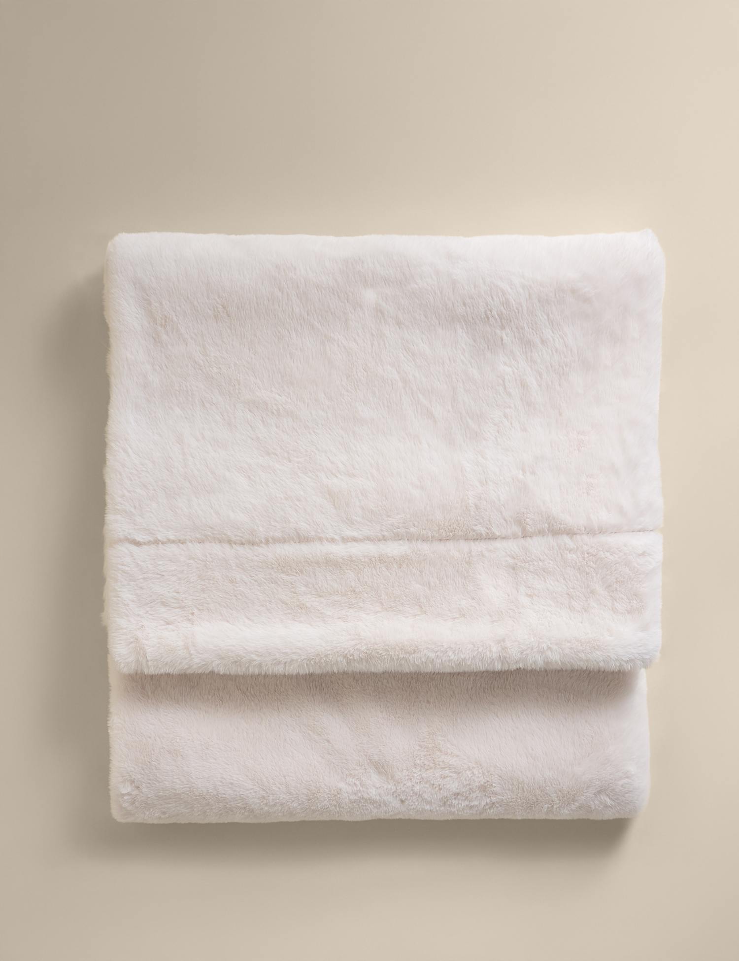 M&S Supersoft Faux Fur Large Throw Ivory