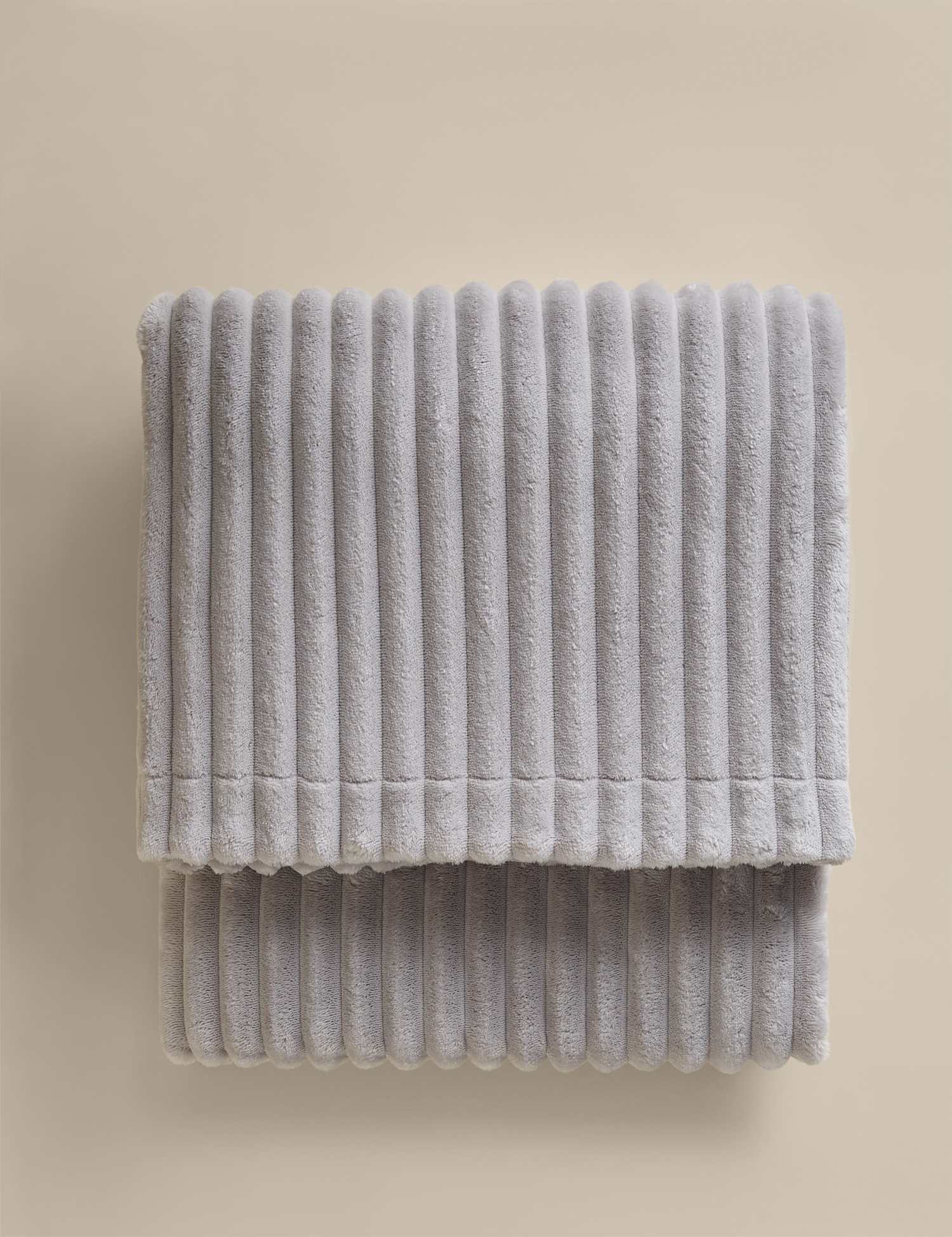 M&S Fleece Ribbed Throw Dove
