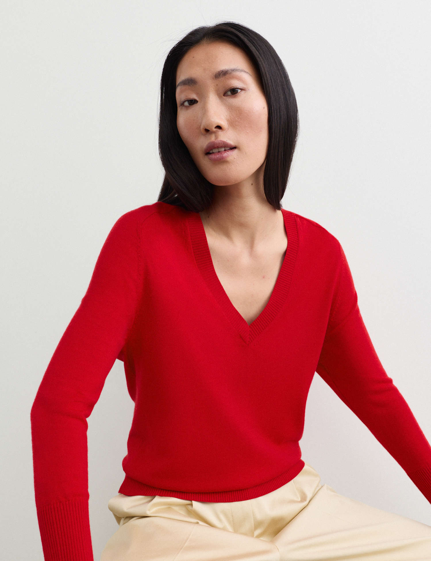 JAEGER Merino Wool with Silk V-Neck Jumper Red
