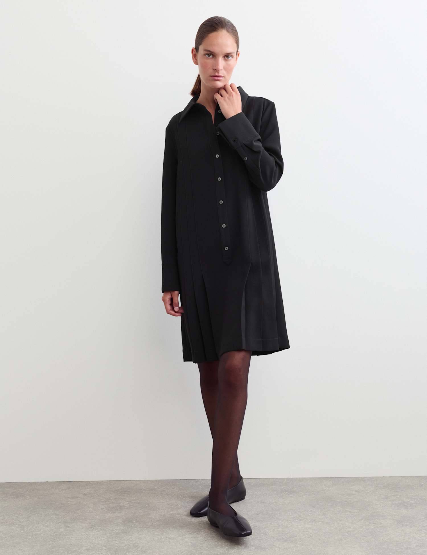 JAEGER Crepe Pleated Button Front Shirt Dress Black