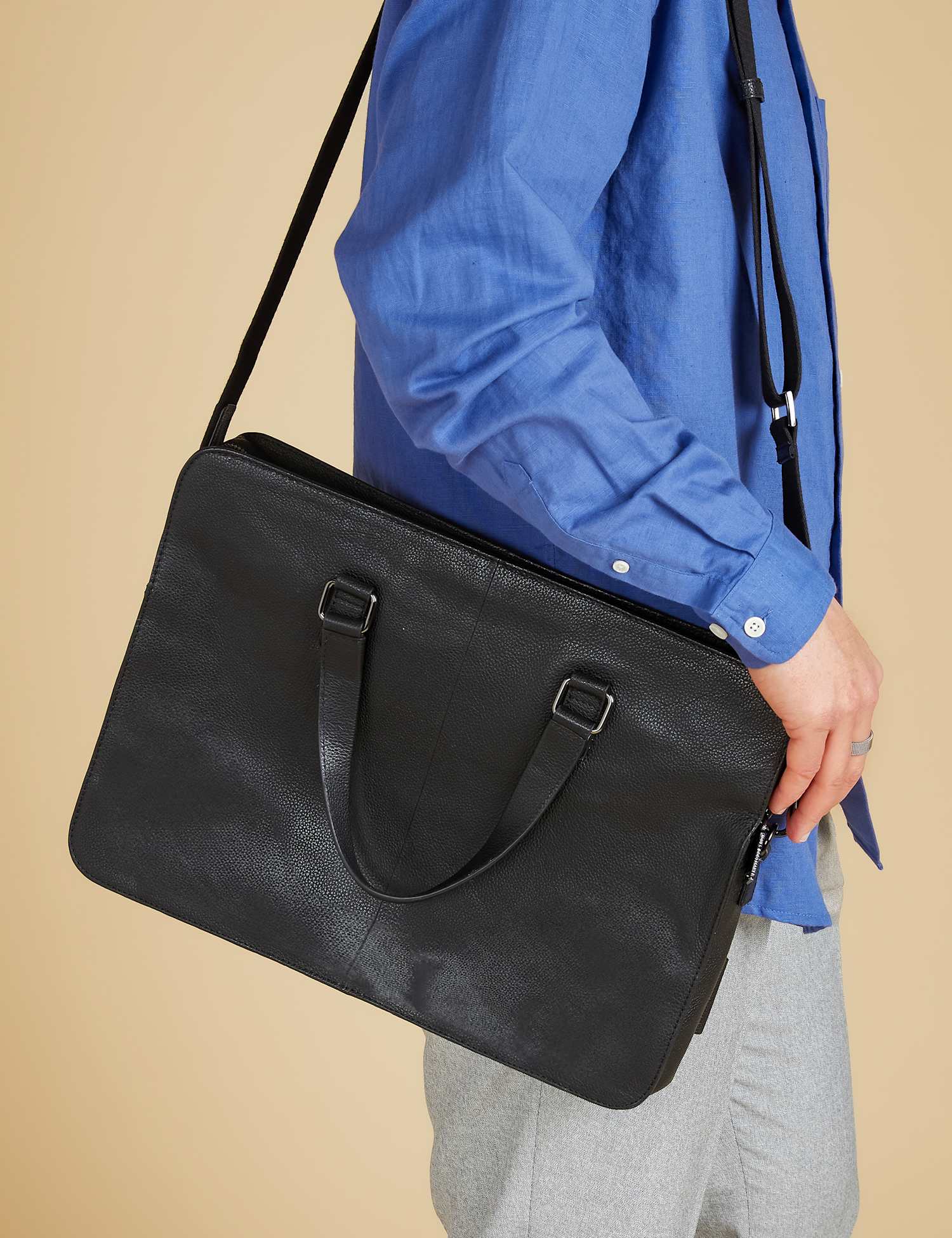 Jones Bootmaker Leather Pebble Grain Messenger Bag Black