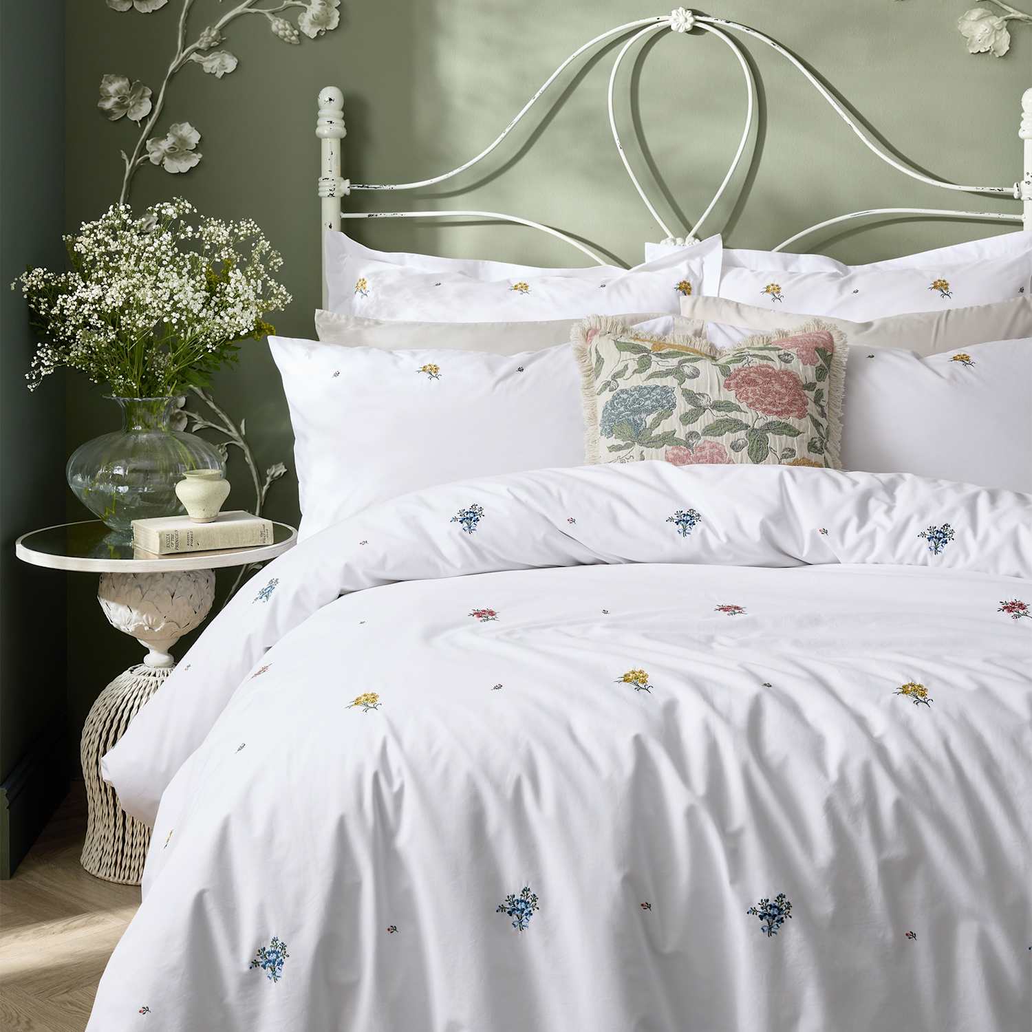 Historic Royal Palaces Pure Cotton Royal Embroidery Bedding Set - Single (3 ft) - White Mix - Available at M&S