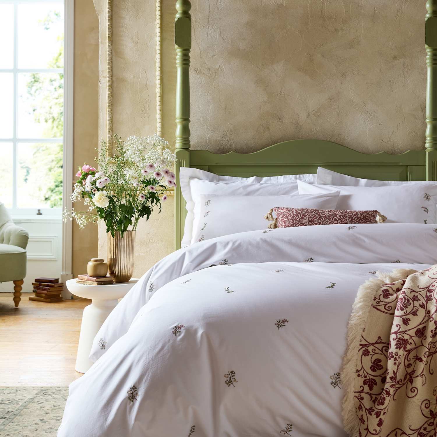 Historic Royal Palaces Pure Cotton Victoria Sprigs Bedding Set - Single (3 ft) - White Mix - Available at M&S