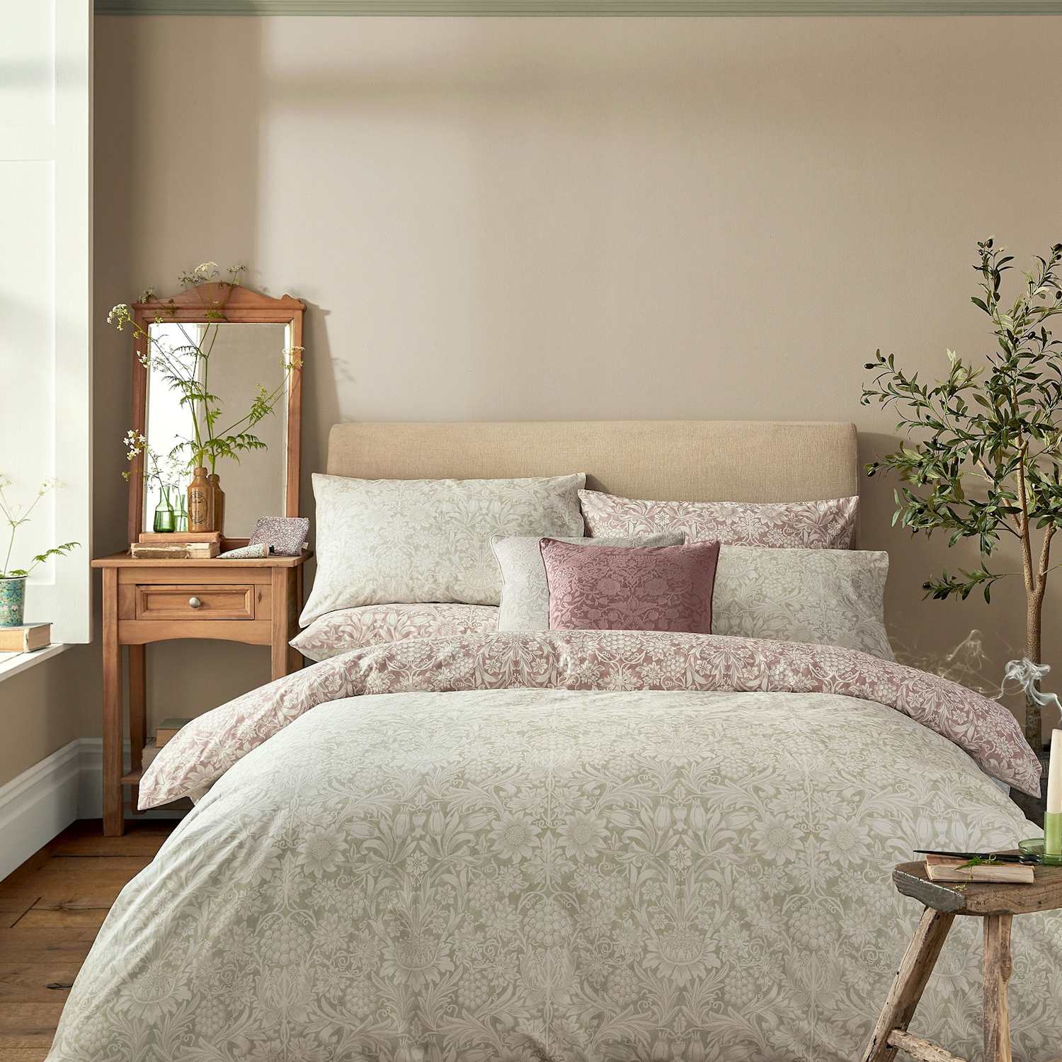 William Morris At Home Sunflower Pure Cotton Bedding Set - Single (3 ft) - Pink Mix - Available at M&S