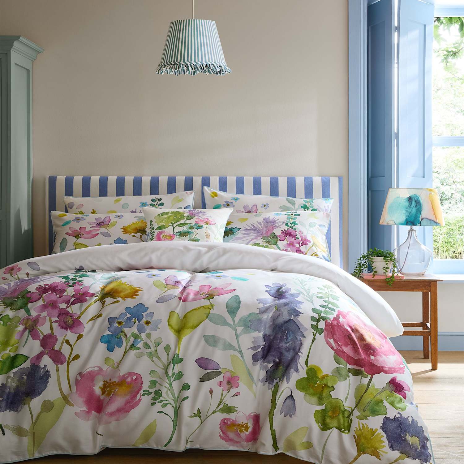 Bluebellgray Pure Cotton Sateen Tetbury Bedding Set - Double (4 ft 6) - White Mix - Available at M&S