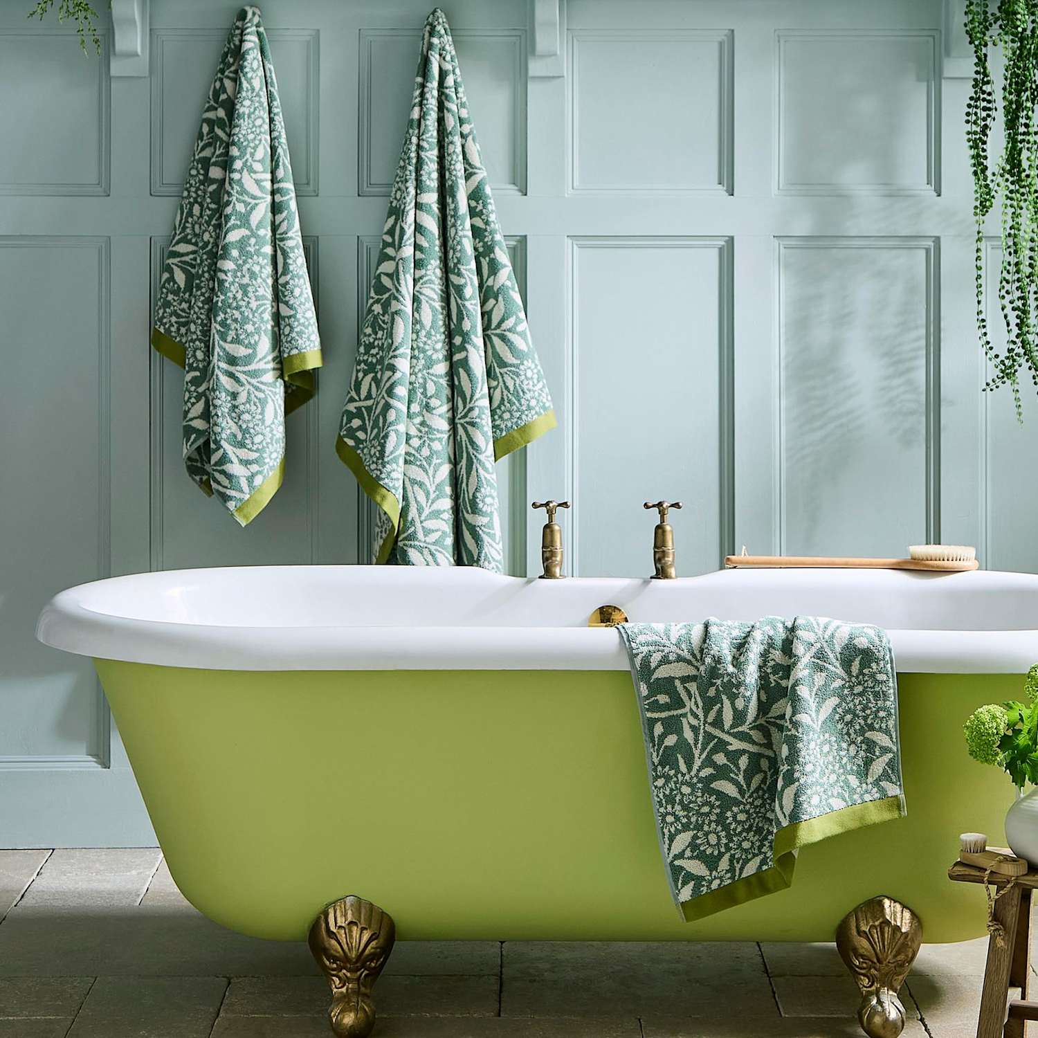 William Morris At Home Michaelmas Daisy Pure Cotton Towel - Bath Sheet - Green Mix - Available at M&S