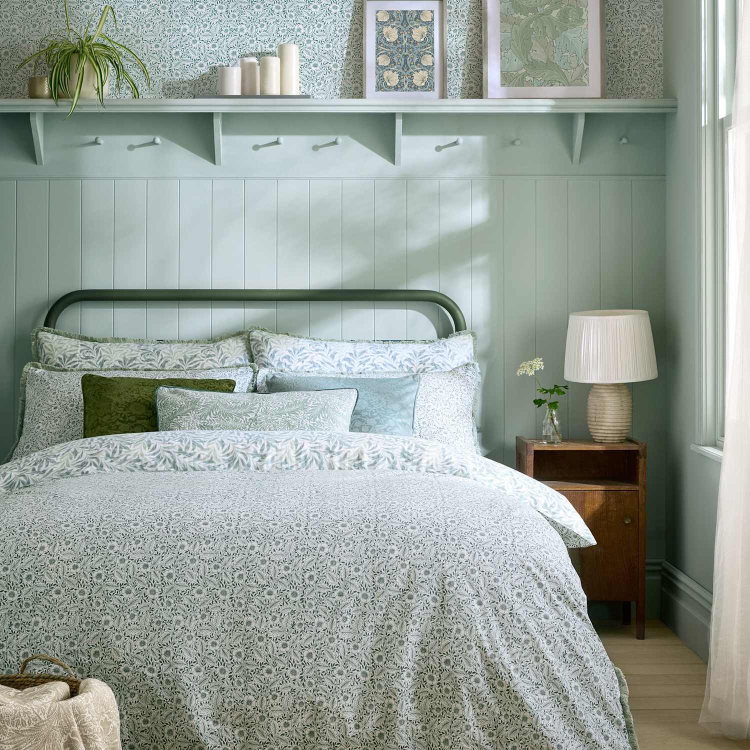 William Morris At Home Pure Cotton Willow Bough Bedding Set - Super King Size (6 ft) - Green Mix - Available at M&S