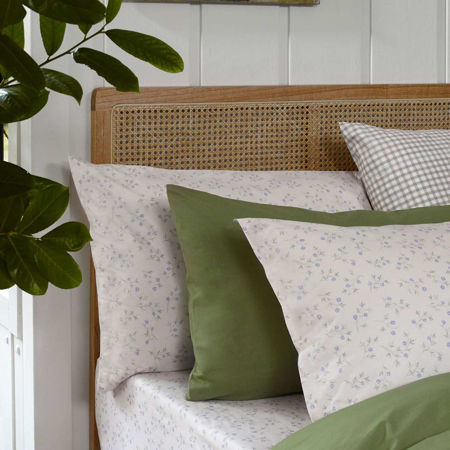 Piglet In Bed Pure Cotton Spring Sprig Fitted Sheet - Single (3 ft) - Natural Mix - Available at M&S