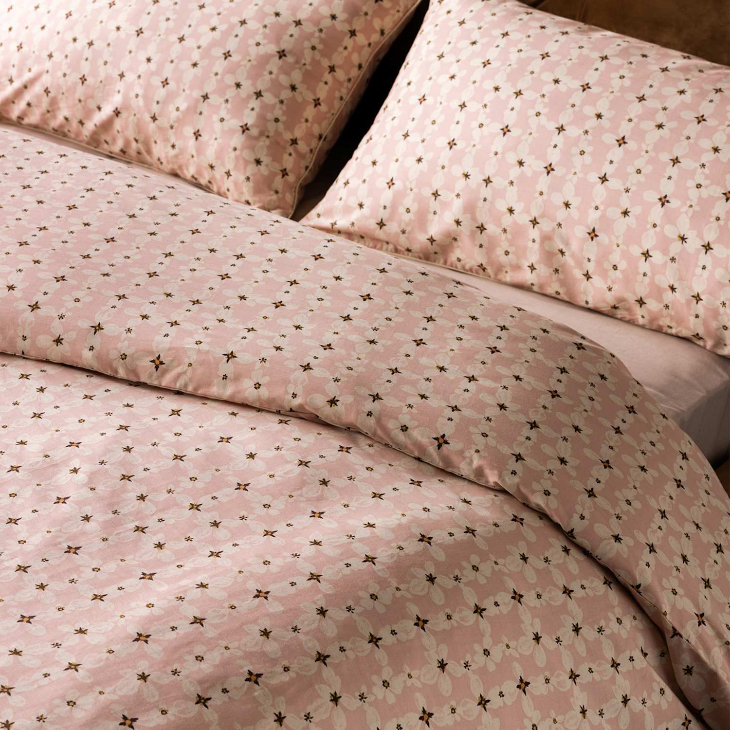 Rockett St George Pure Cotton Daisy Bedding Set - Double (4 ft 6) - Pink Mix - Available at M&S