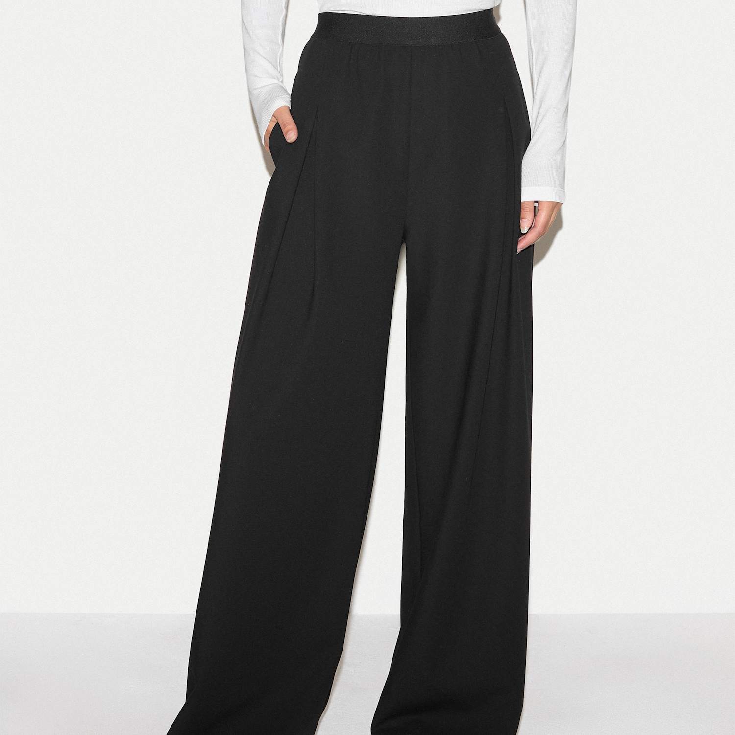 Jigsaw Women's Crepe Drawstring Wide Leg Ankle Grazer Trousers - 14 - Black - Available at M&S
