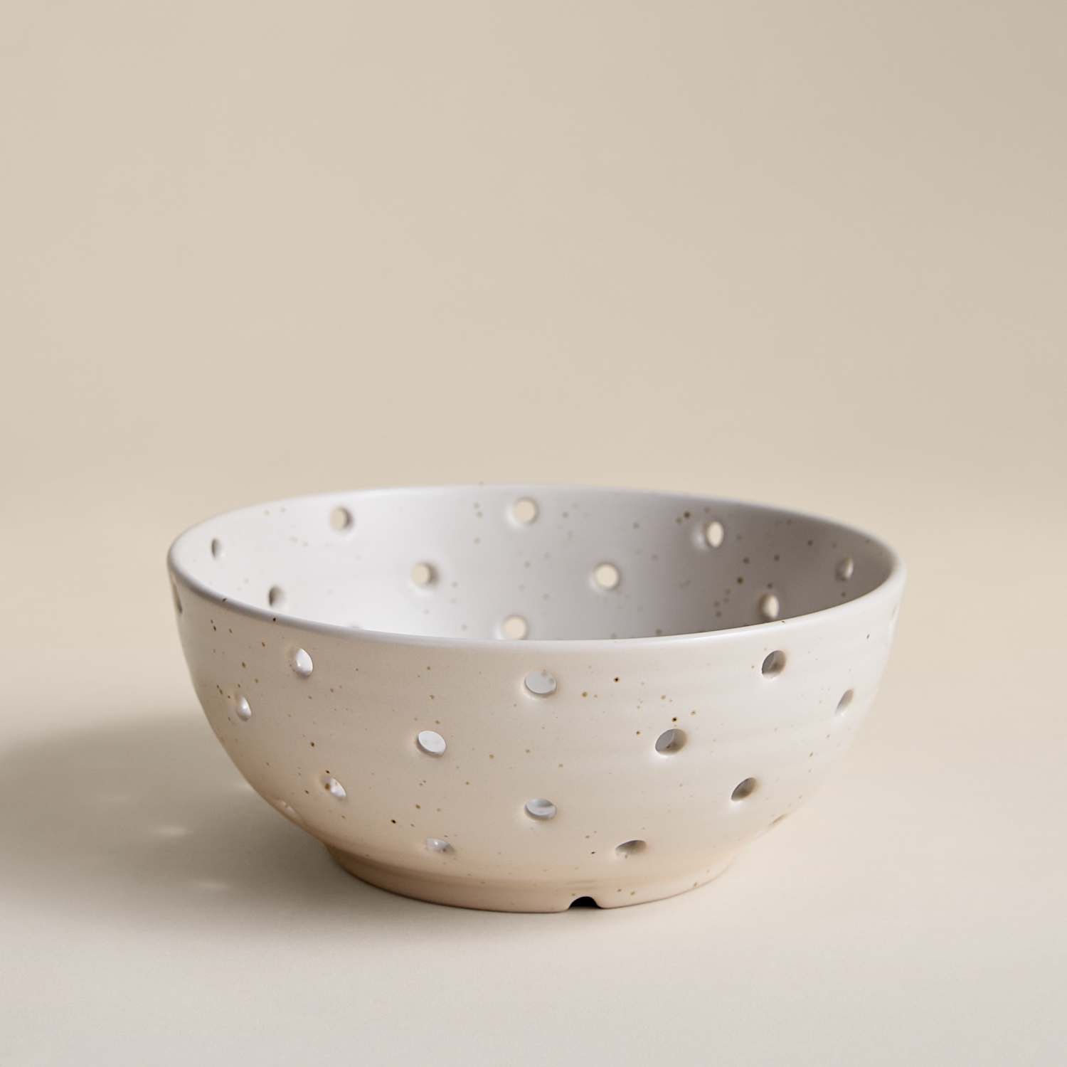 M&S Medium Berry Colander - Neutral