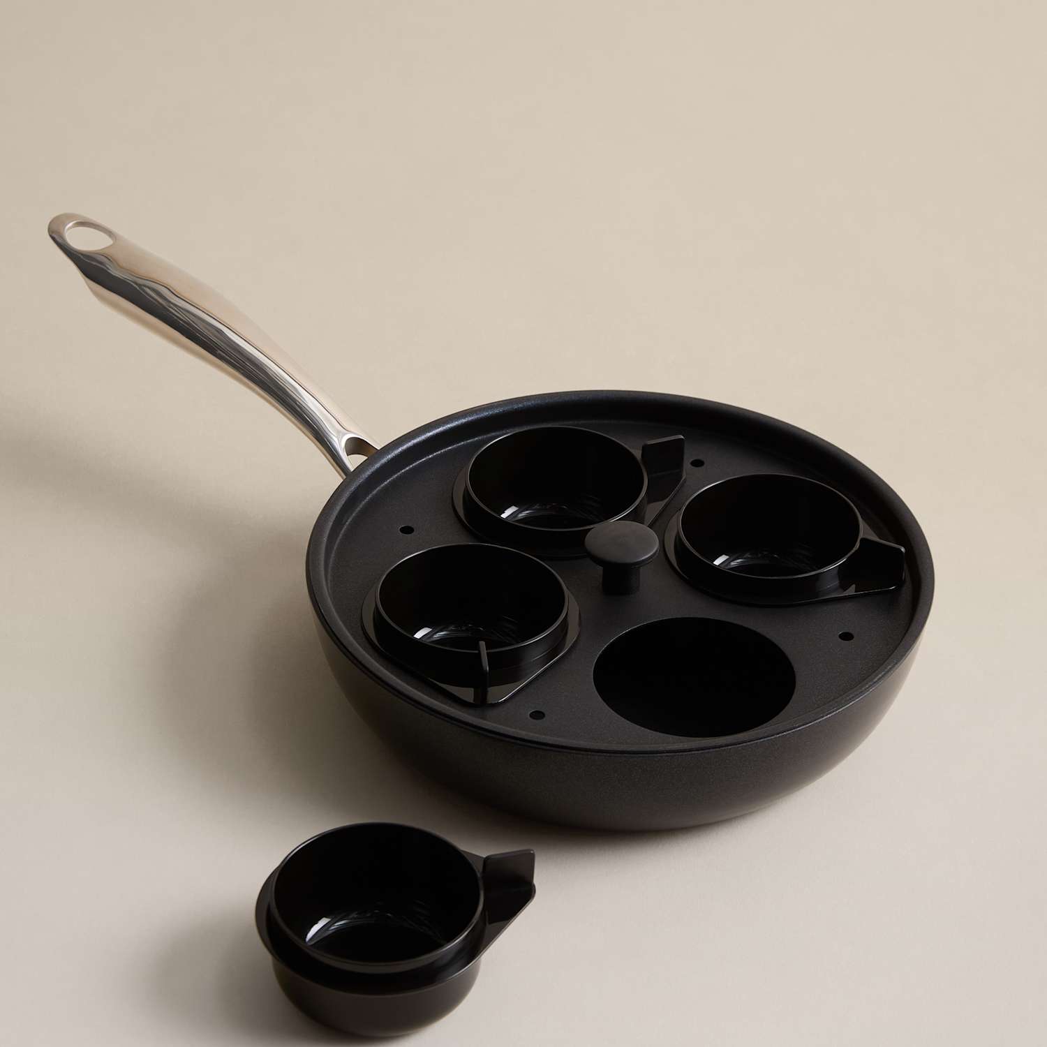 M&S Non-Stick Pro 20cm Egg Poacher - Black