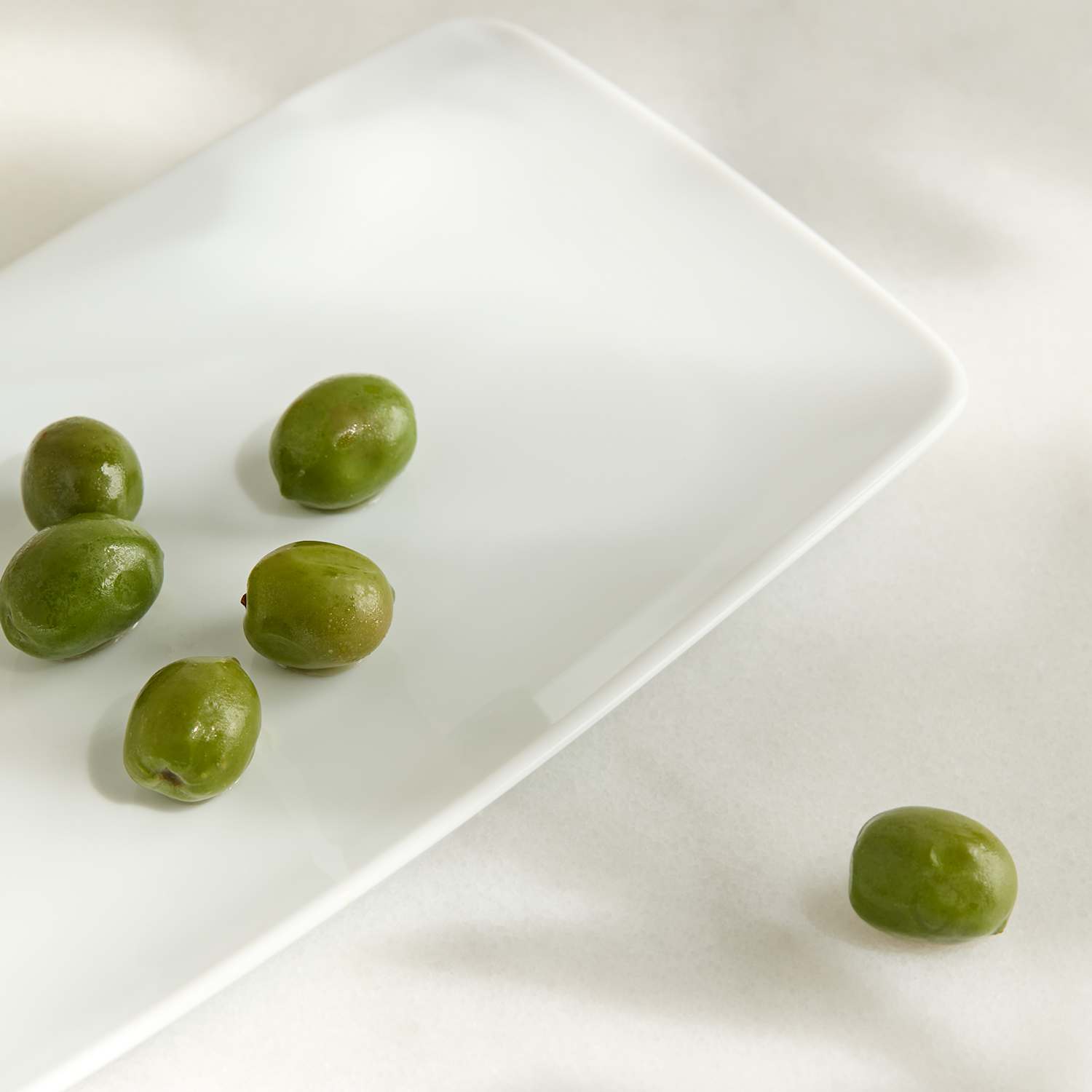 M&S Maxim Small Rounded Rectangular Platter - White