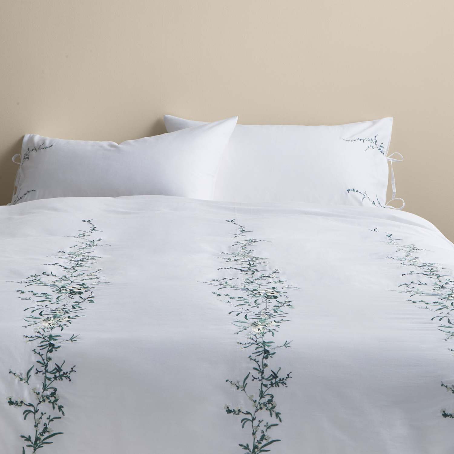 M&S Pure Cotton Embroidered Blossom Bedding Set - Single (3 ft) - White Mix