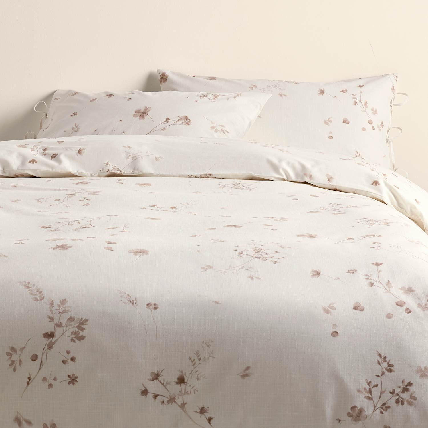 M&S Pure Cotton Pressed Floral Print Bedding Set - Single (3 ft) - Biscuit