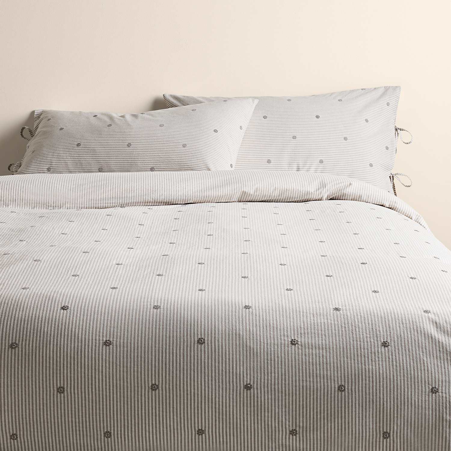 M&S Pure Cotton Striped Embroidered Bedding Set - Single (3 ft) - Marble