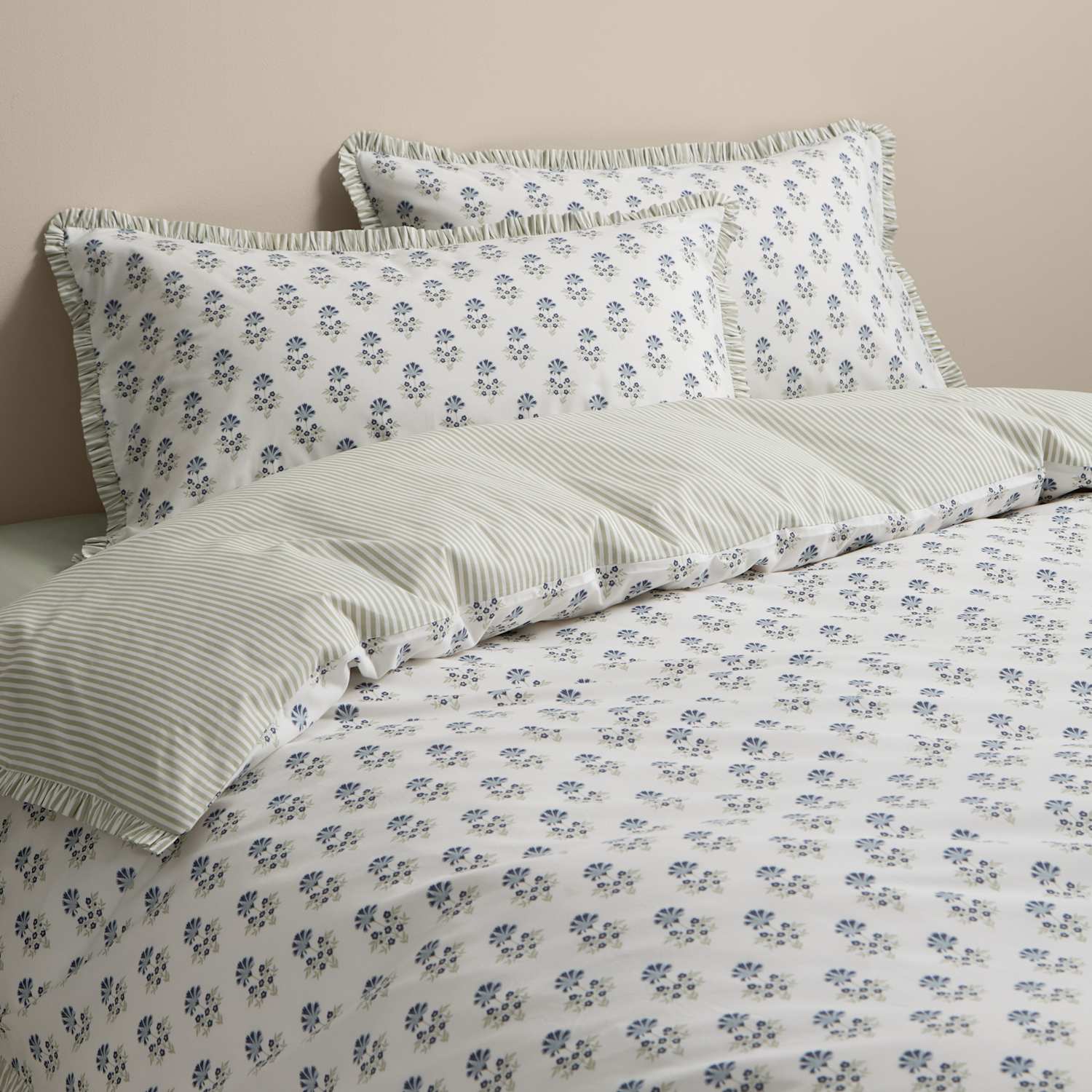 M&S Pure Cotton Reversible Floral Ruffle Bedding Set - King Size (5 ft) - Green Mix