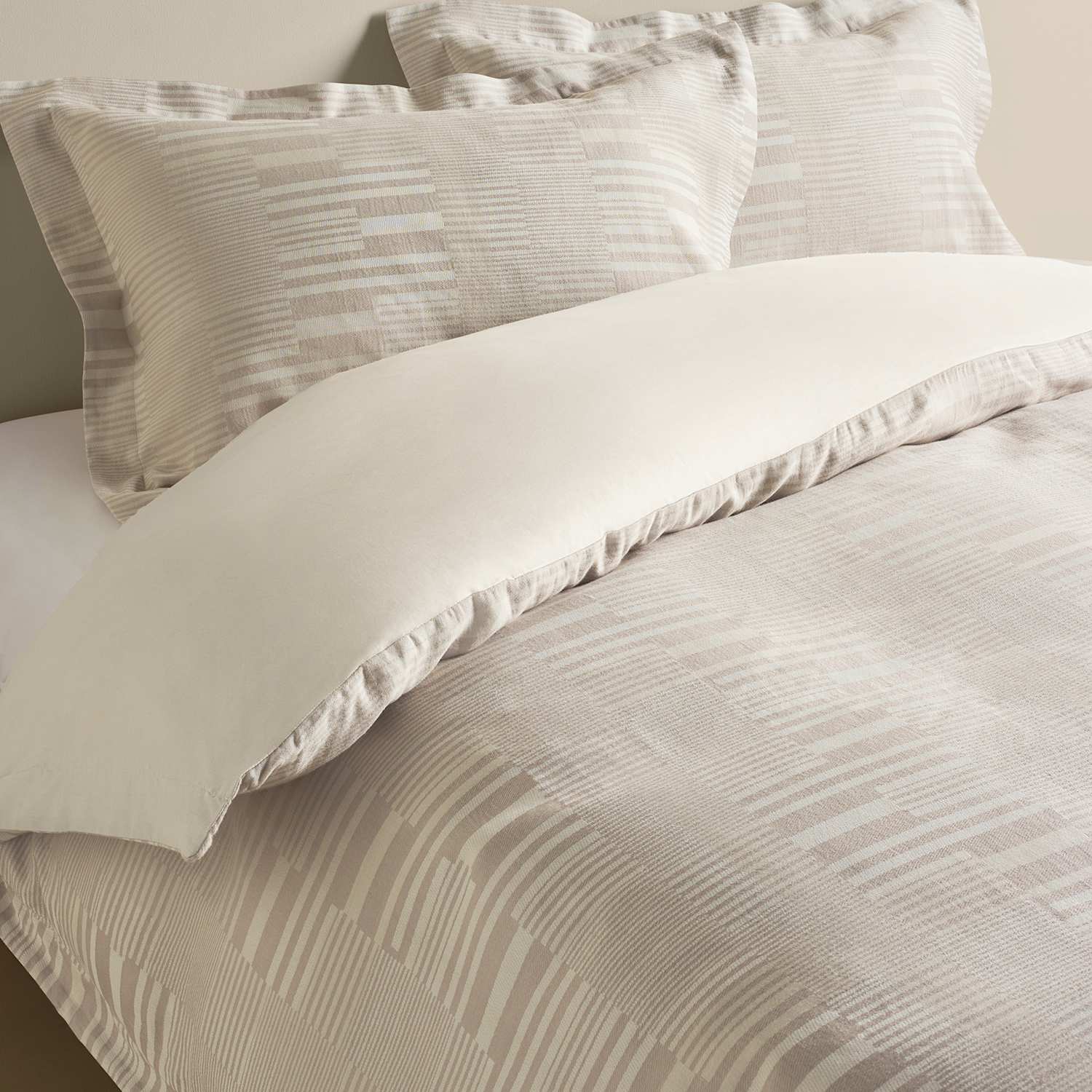 M&S Rectangular Geometric Jacquard Bedding Set - Double (4 ft 6) - Dove