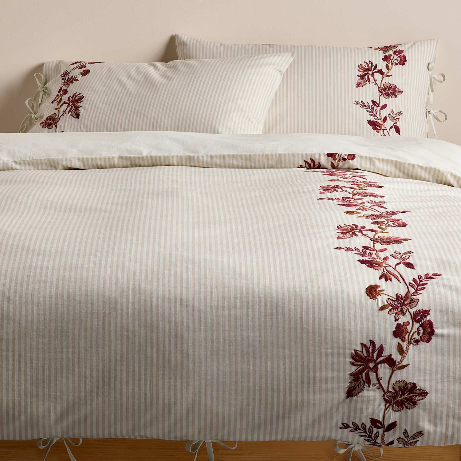 M&S Linear Floral Embroidered Bedding Set - Double (4 ft 6) - Linen