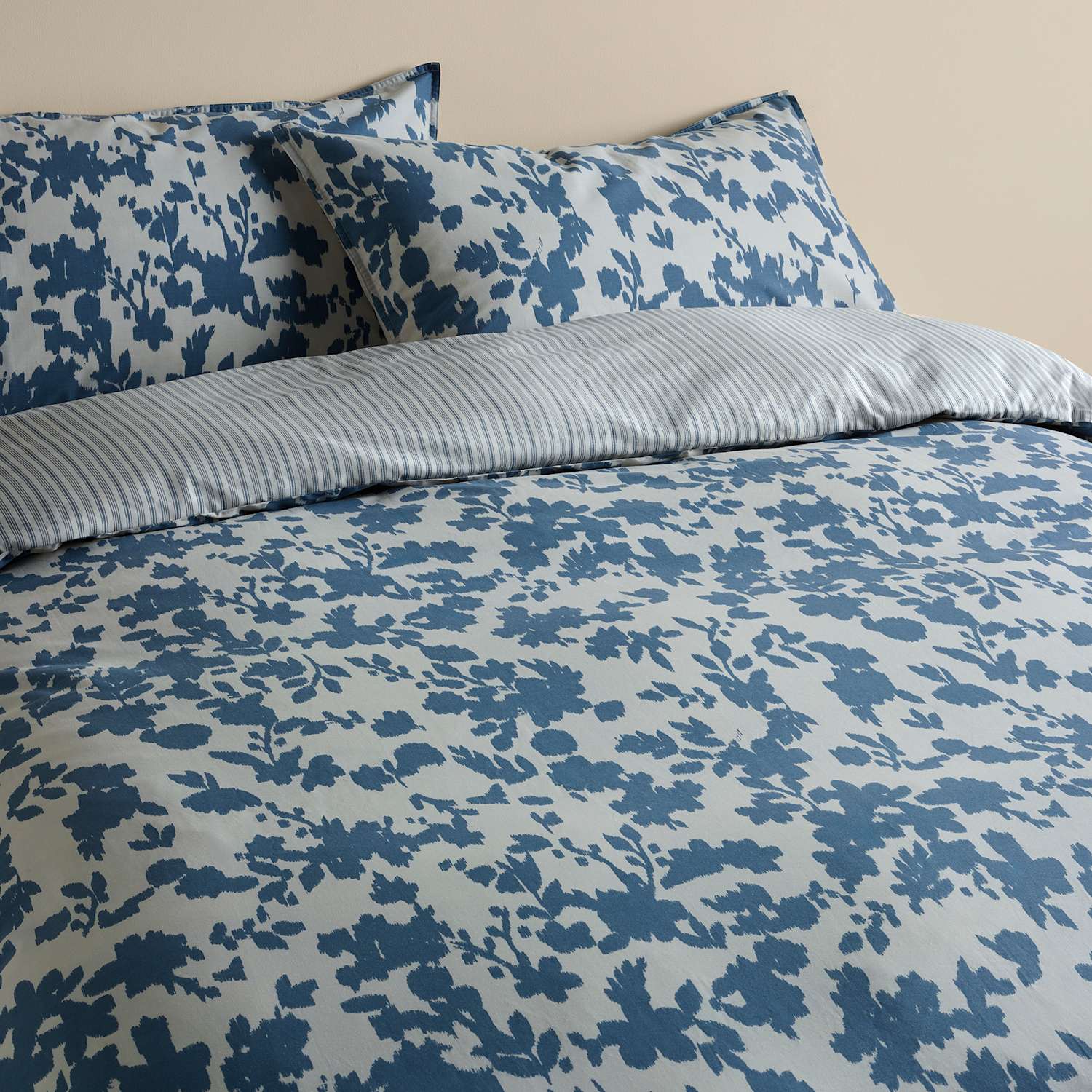M&S Cotton Rich Floral Reversible Bedding Set - Single (3 ft) - Slate Blue