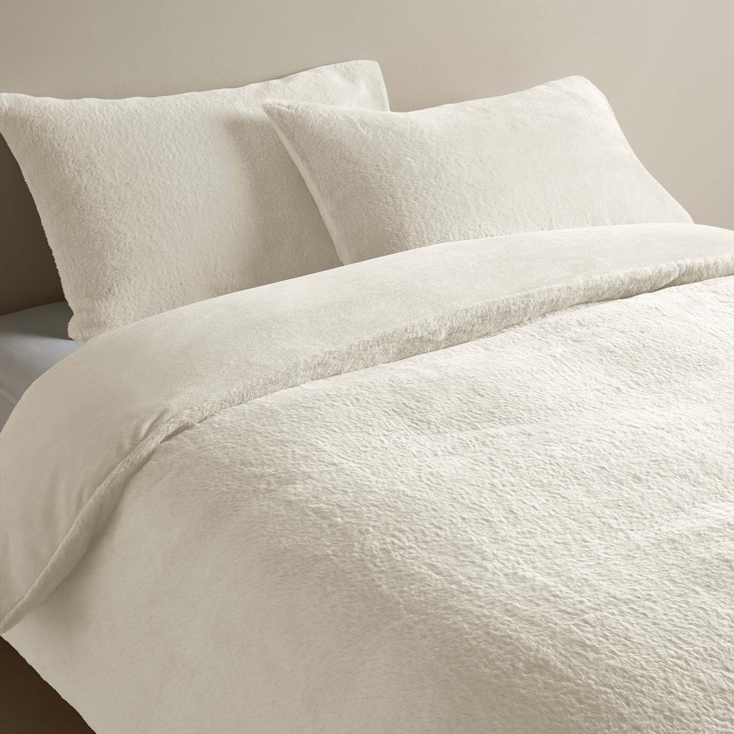 M&S Supersoft Faux Fur Bedding Set - Double (4 ft 6) - Cream