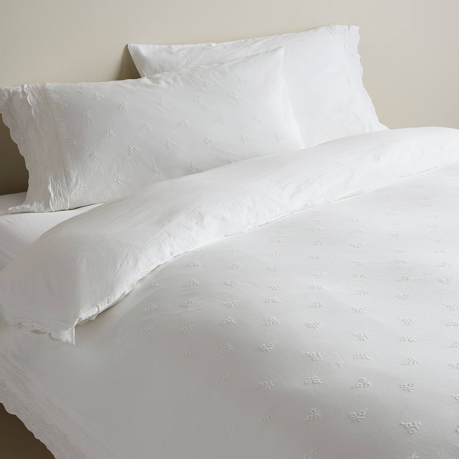 M&S Scalloped Lace Embroidered Bedding Set - Double (4 ft 6) - White