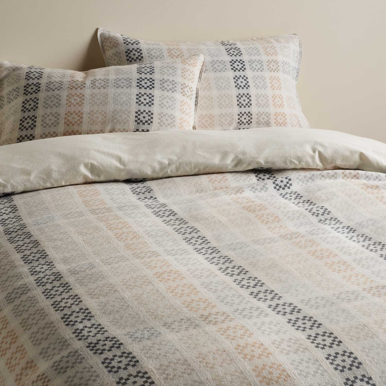 M&S Geometric Floral Jacquard Bedding Set - Single (3 ft) - Natural Mix