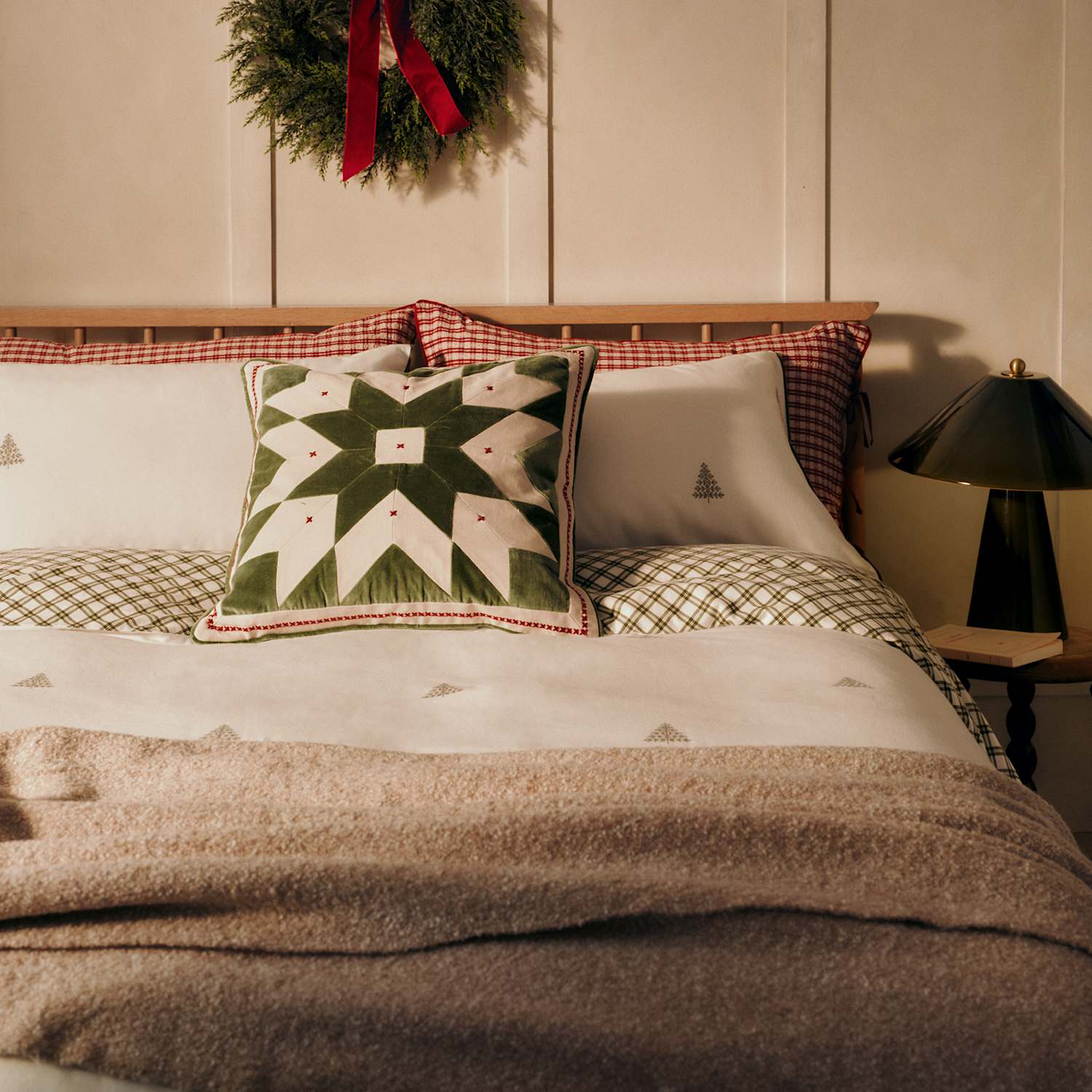 M&S Pure Brushed Cotton Reversible Christmas Tree Bedding Set - Super King Size (6 ft) - Green Mix