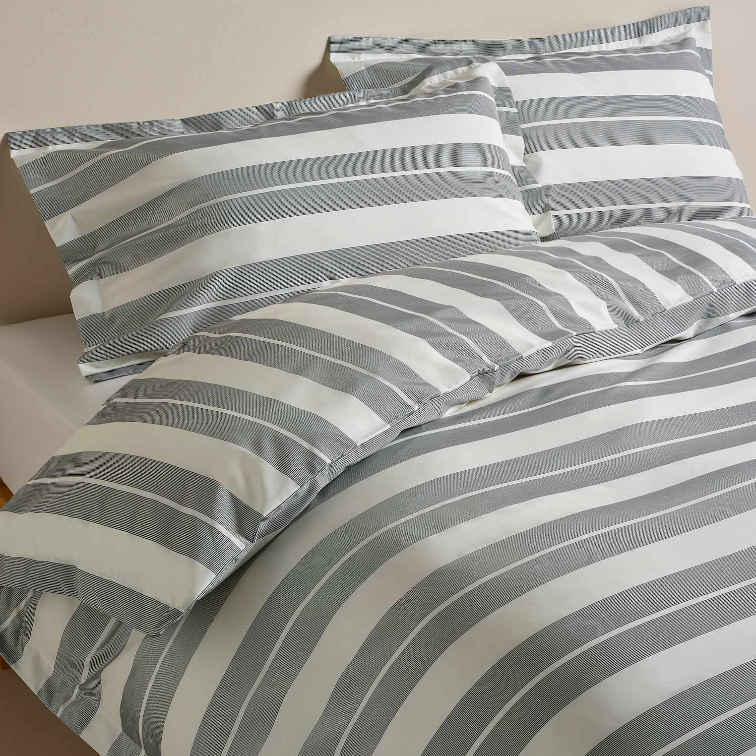 M&S Egyptian Cotton Wide Stripe Printed Bedding Set - Single (3 ft) - Black