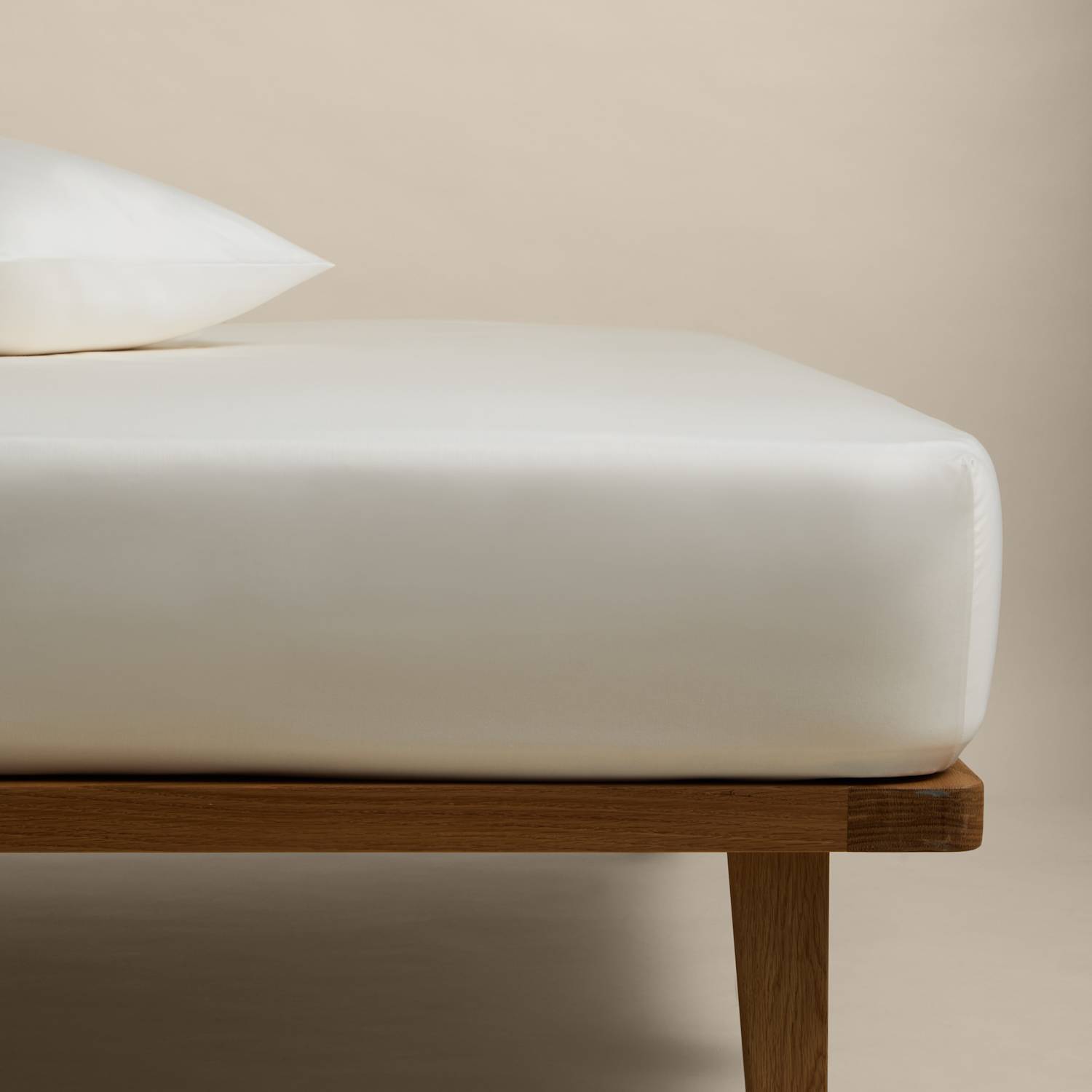 M&S Egyptian Cotton 400 Thread Count Silky Deep Fitted Sheet - Super King Size (6 ft) - Cream