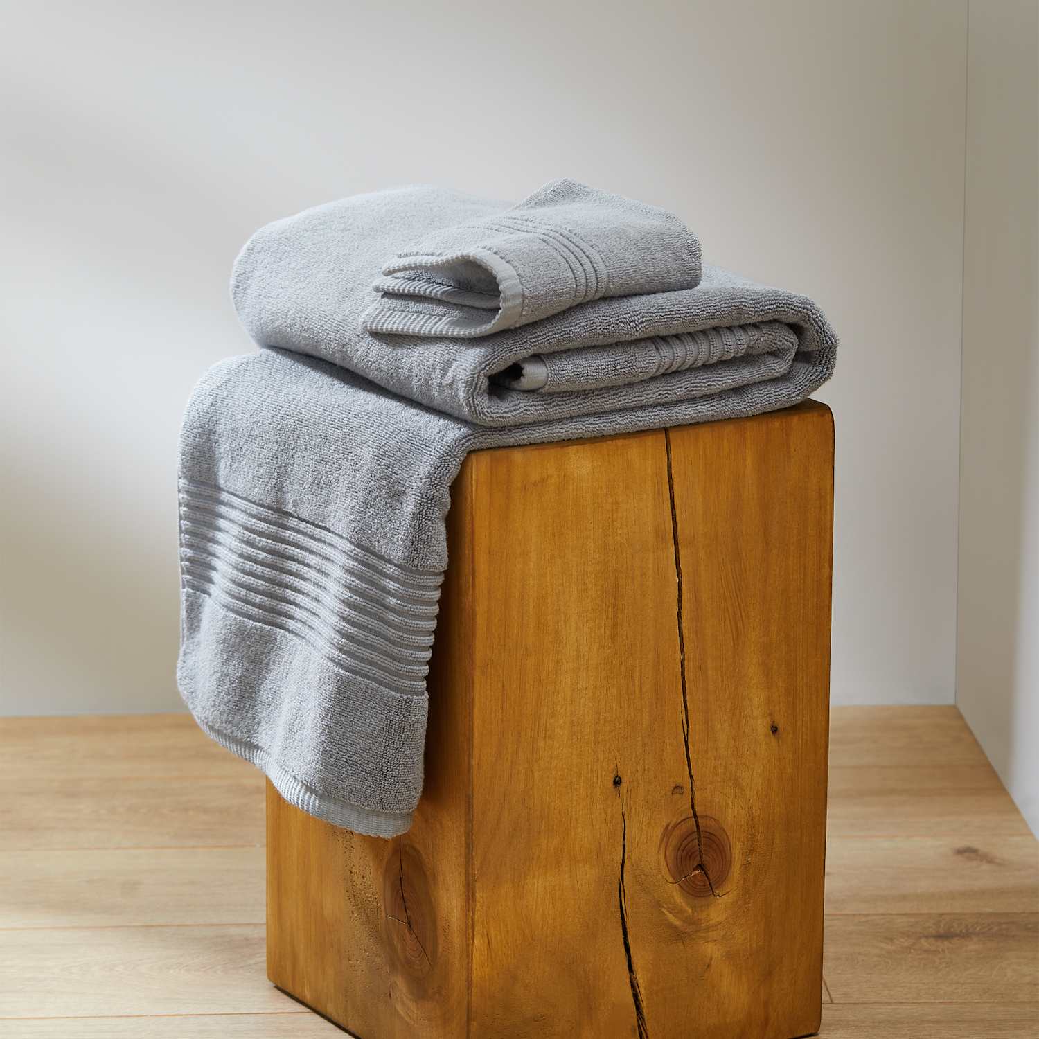 M&S Plush Egyptian Cotton Towel - Bath Towel - Silver Grey