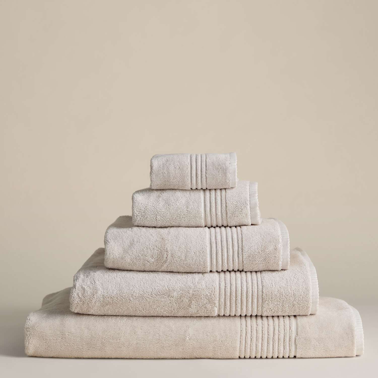 M&S Set of 2 Egyptian Cotton Towels - Hand Towel - Light Cream