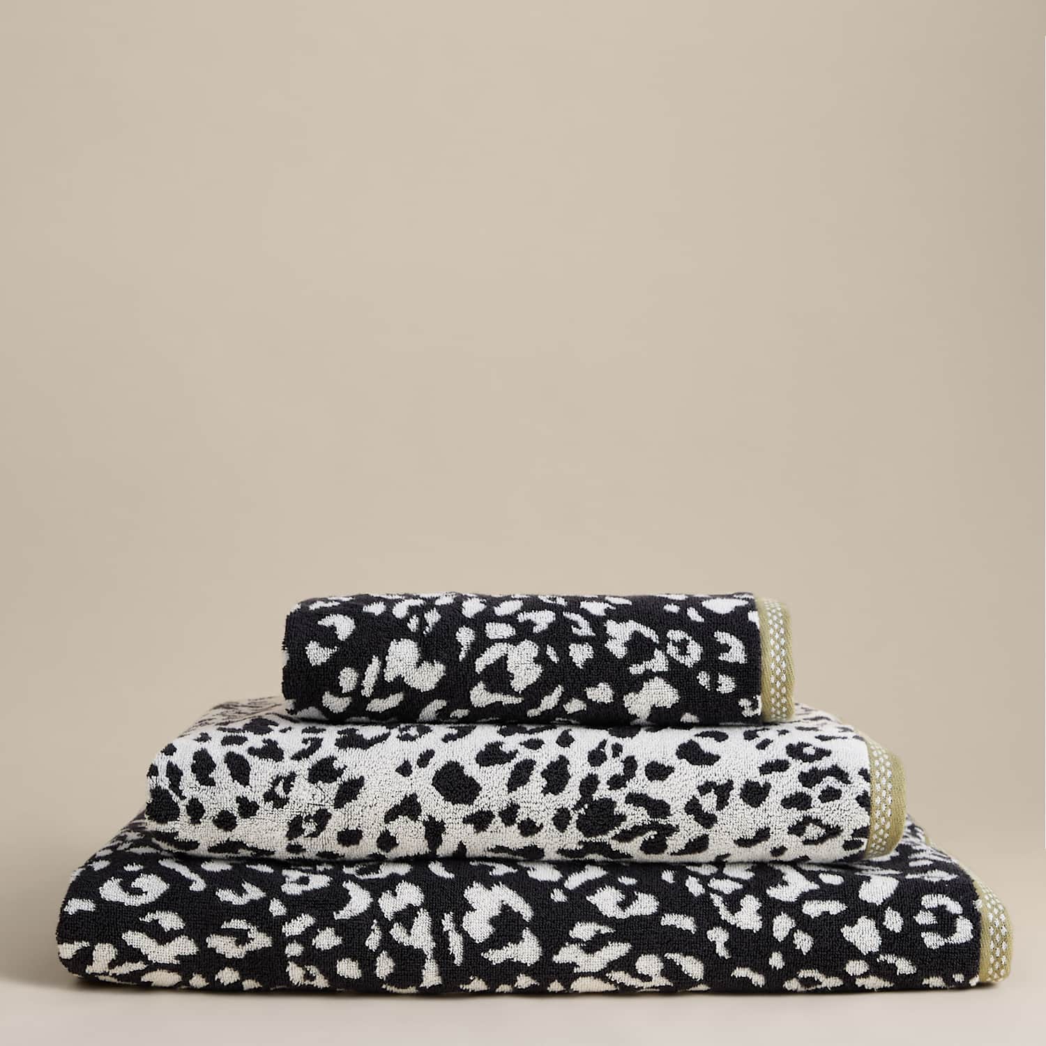 M&S Pure Cotton Leopard Print Towel - Bath Sheet - Charcoal