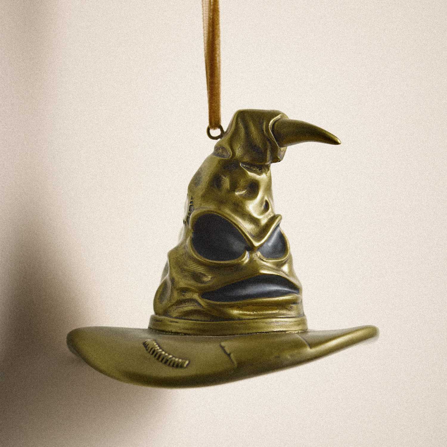 M&S Harry Potter Sorting Hat Tree Decoration - Gold Mix