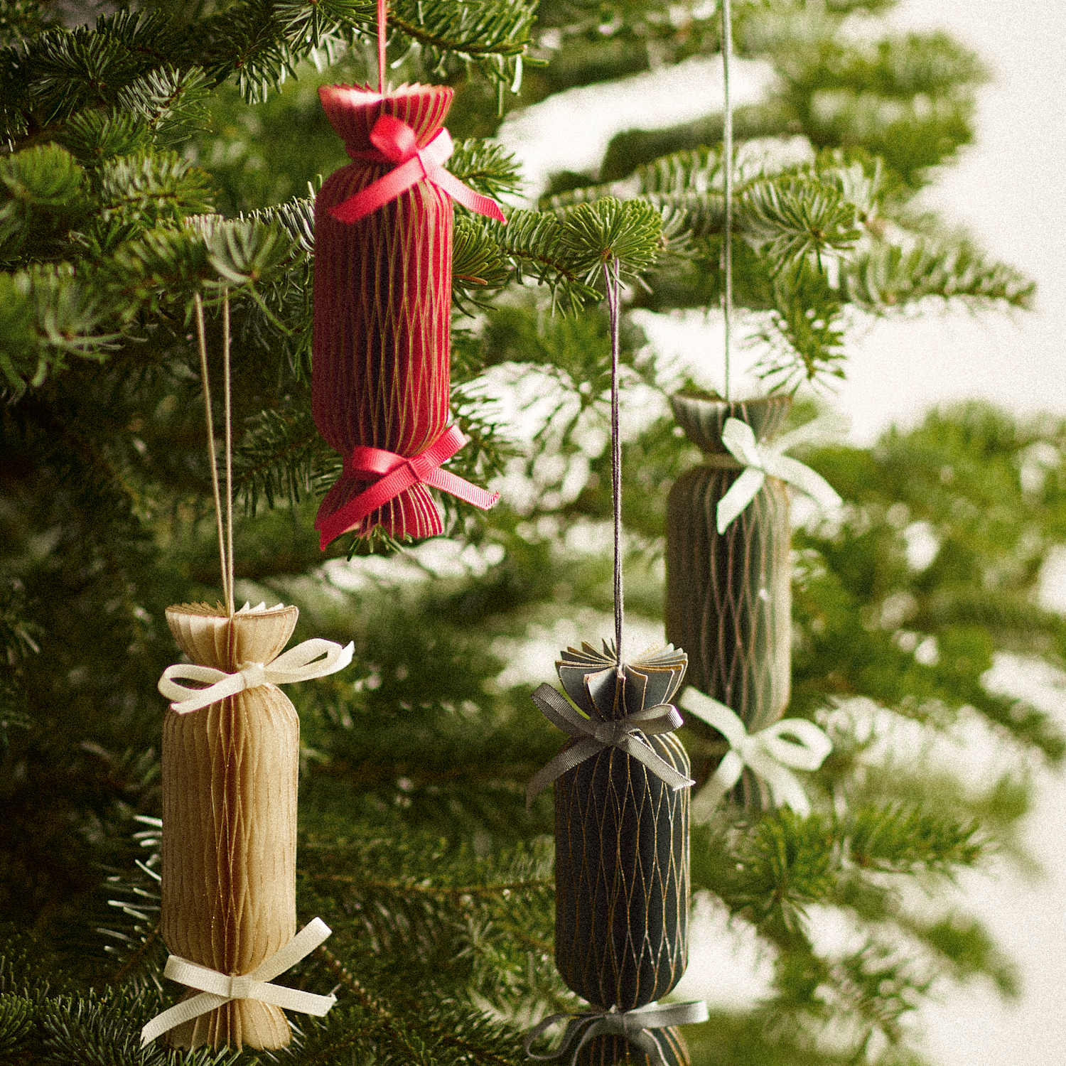 M&S 4 Pack Paper Hanging Cracker Decorations - Multi