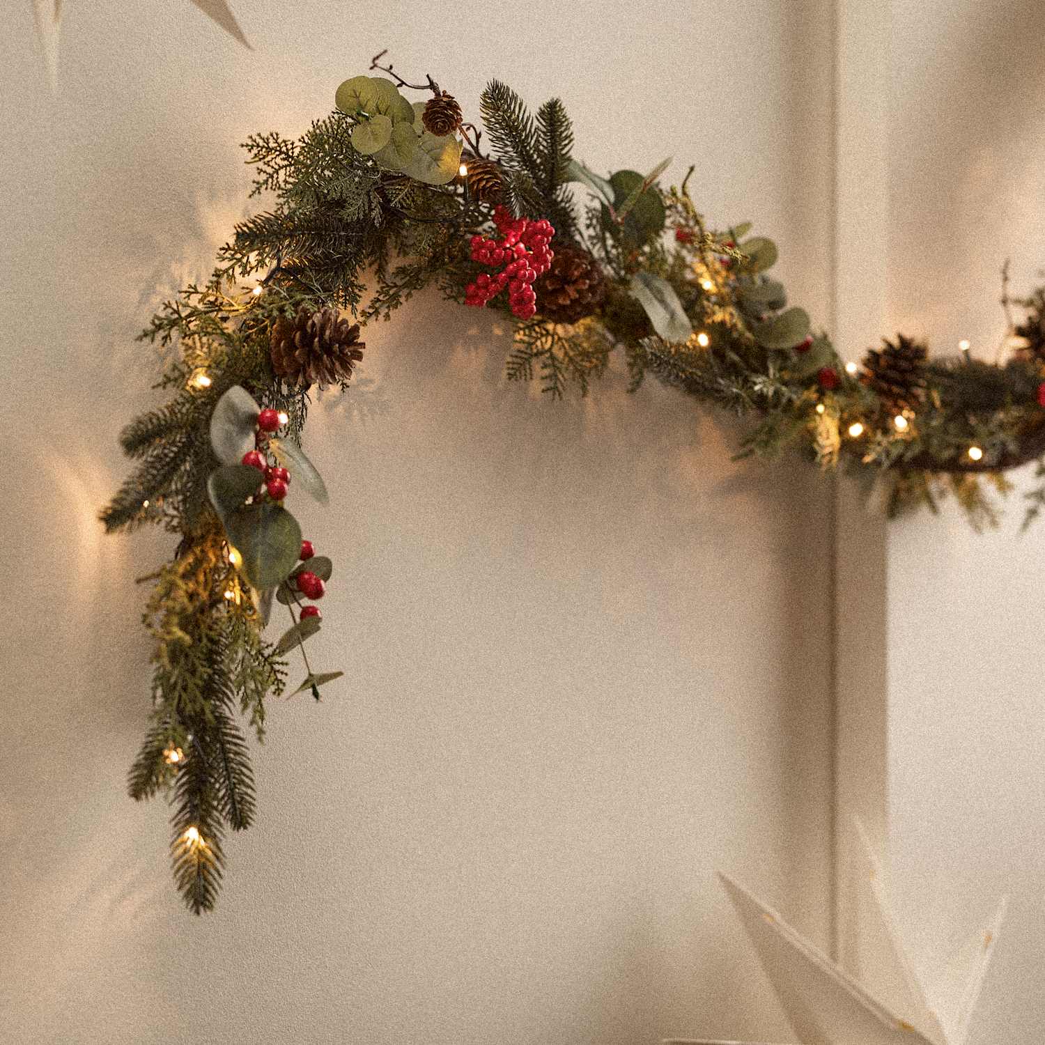 M&S 6ft Pre-Lit Red Berry Garland - Green Mix