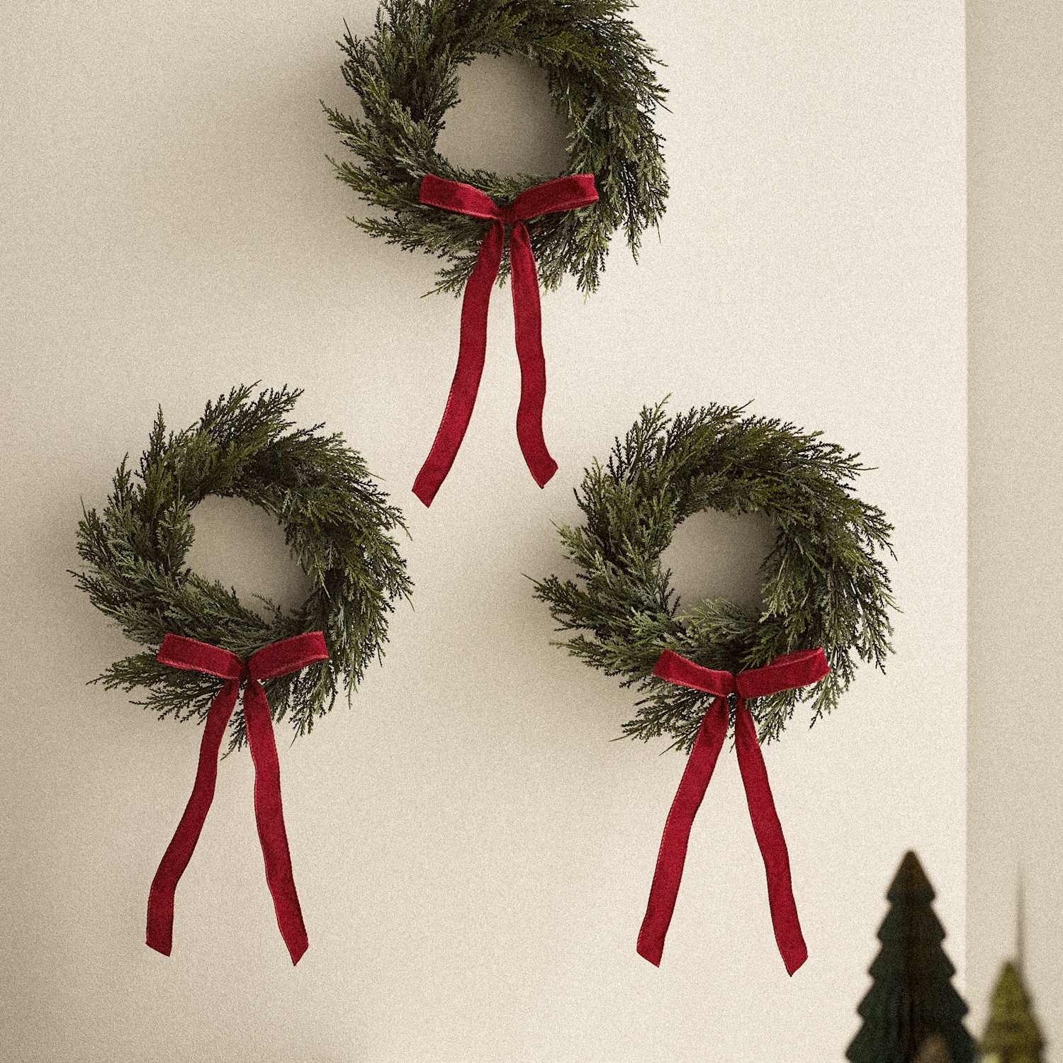M&S Set of 3 Mini Bow Wreaths - Green Mix
