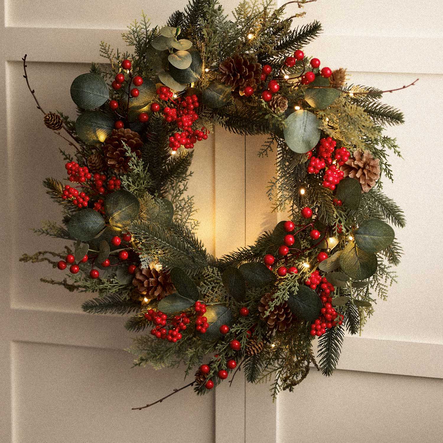 M&S 24' Light Up Red Berry Wreath - Green Mix