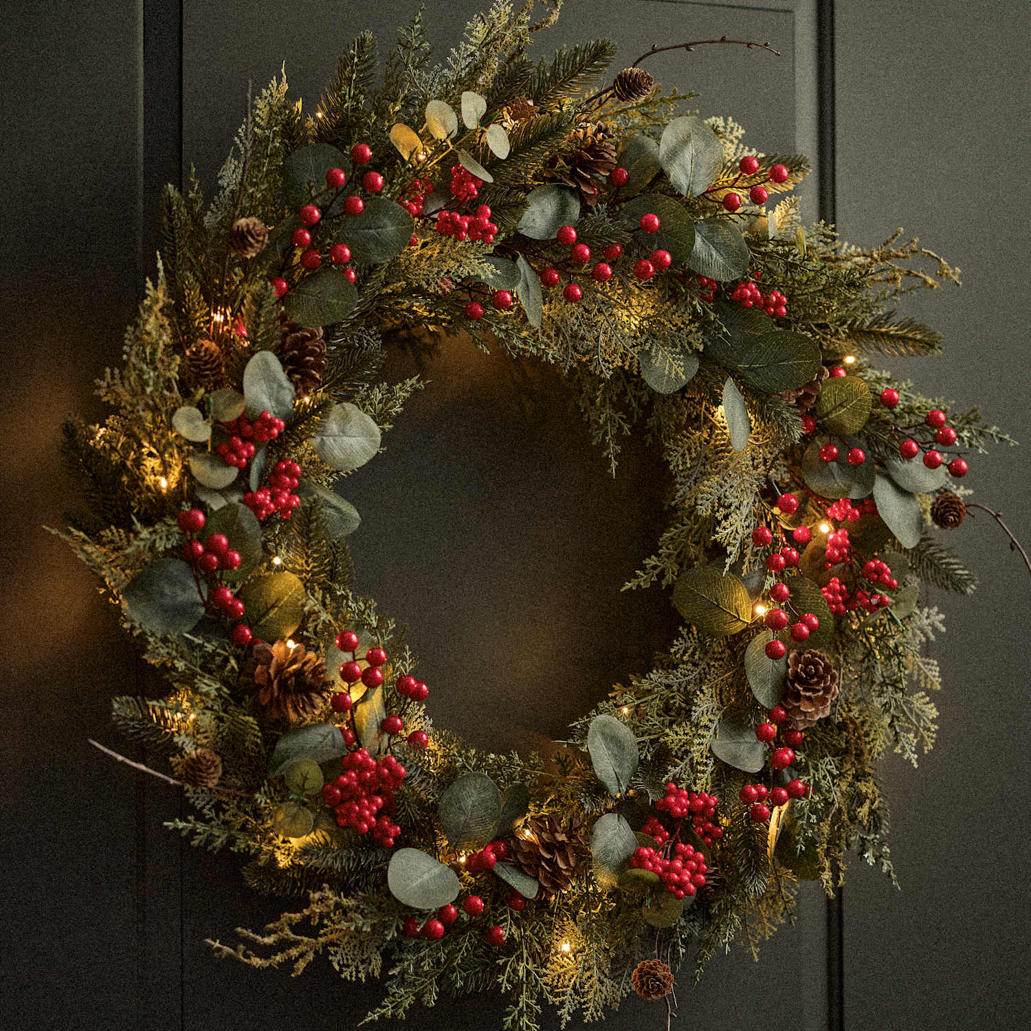 M&S Pre-Lit Red Berry Wreath - Red Mix