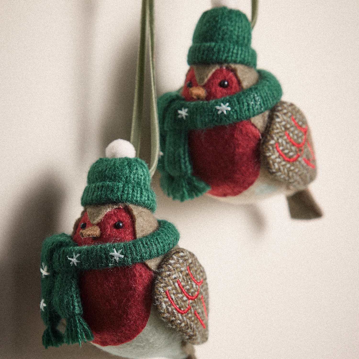 M&S 2 Pack Felt Robin Hanging Decorations - Multi
