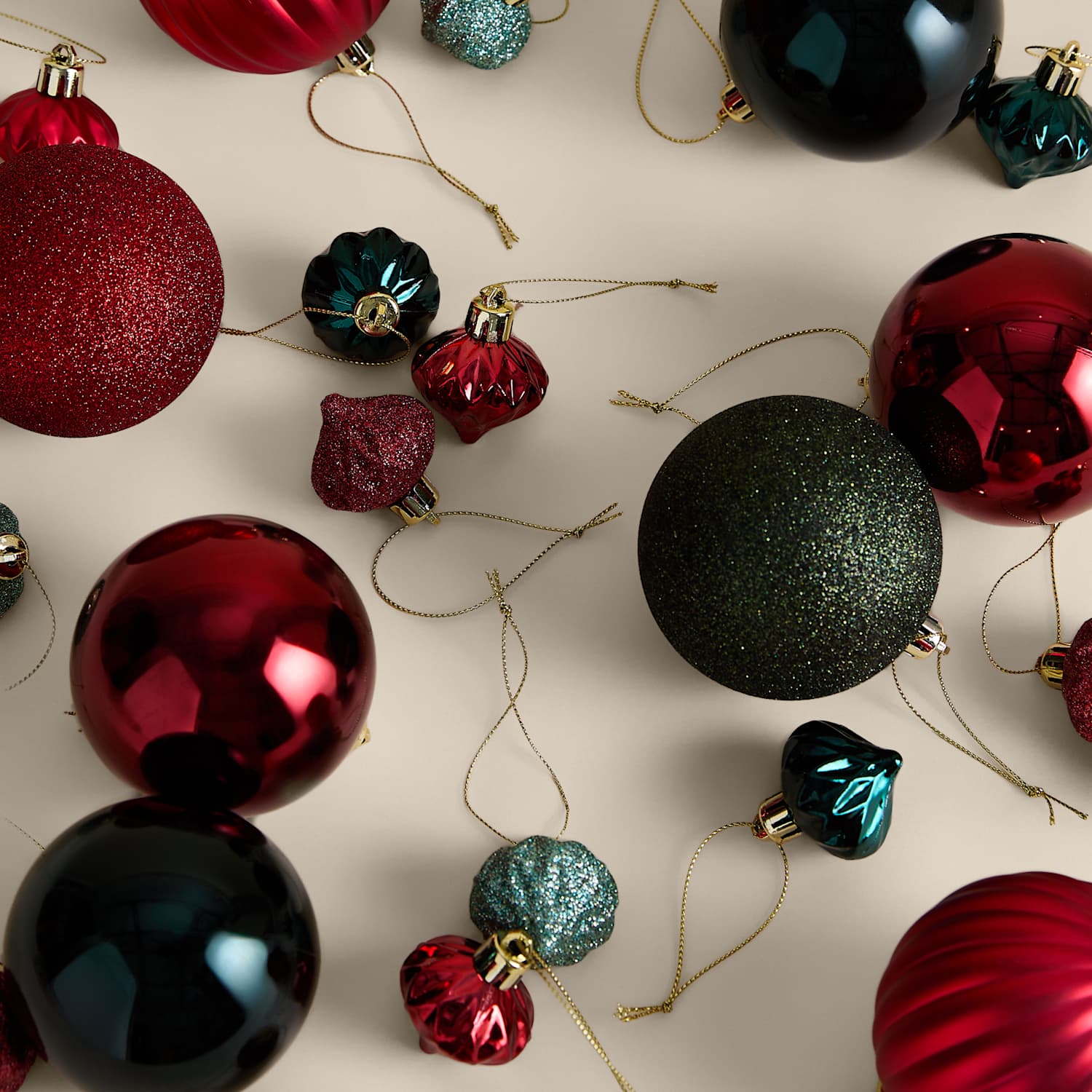 M&S 80 Pack Mix Shatterproof Baubles - Red Mix