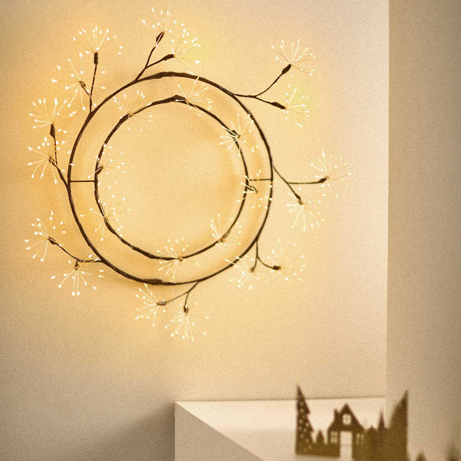 M&S Light Up Cluster Wreath - Black Mix