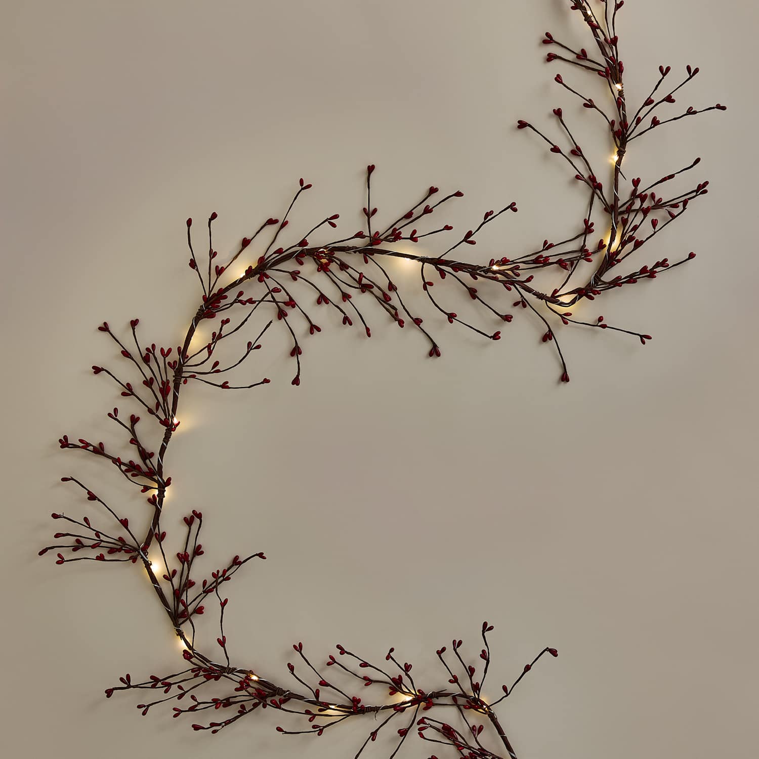 M&S Pre Lit Red Berry Garland - Red Mix