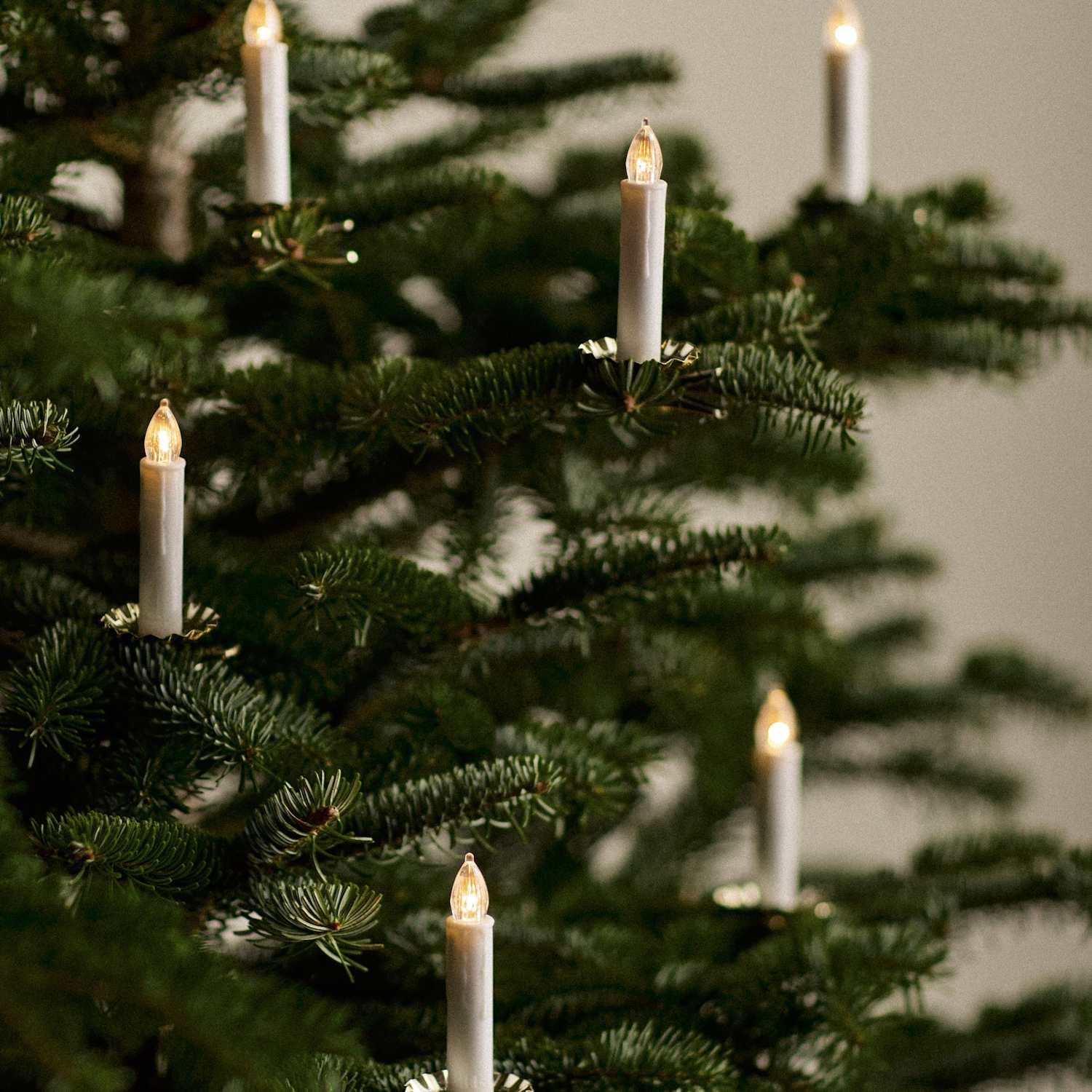 M&S 6 Pack Light Up Clip-On Candle Decorations - Gold Mix