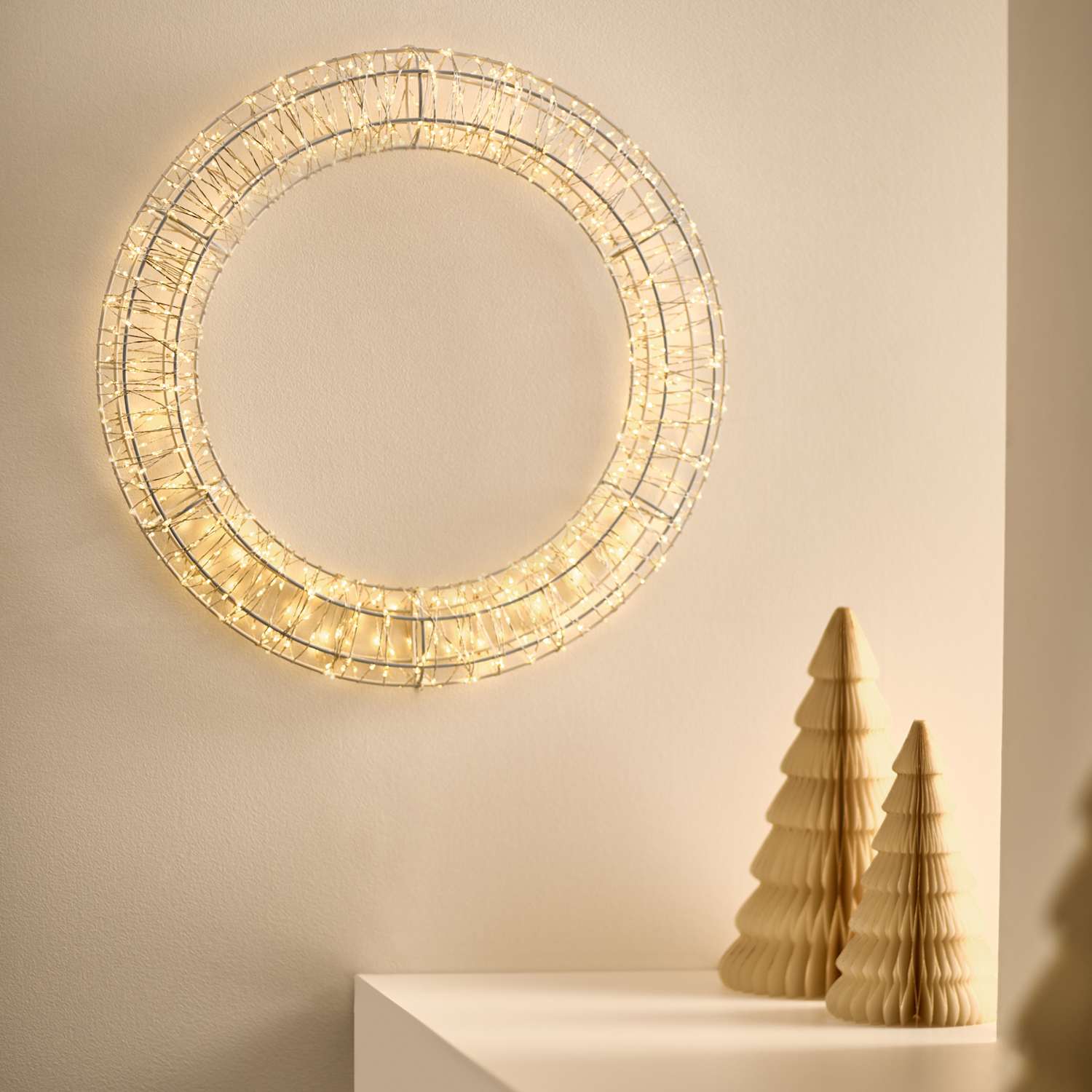 M&S Light-Up White Wreath