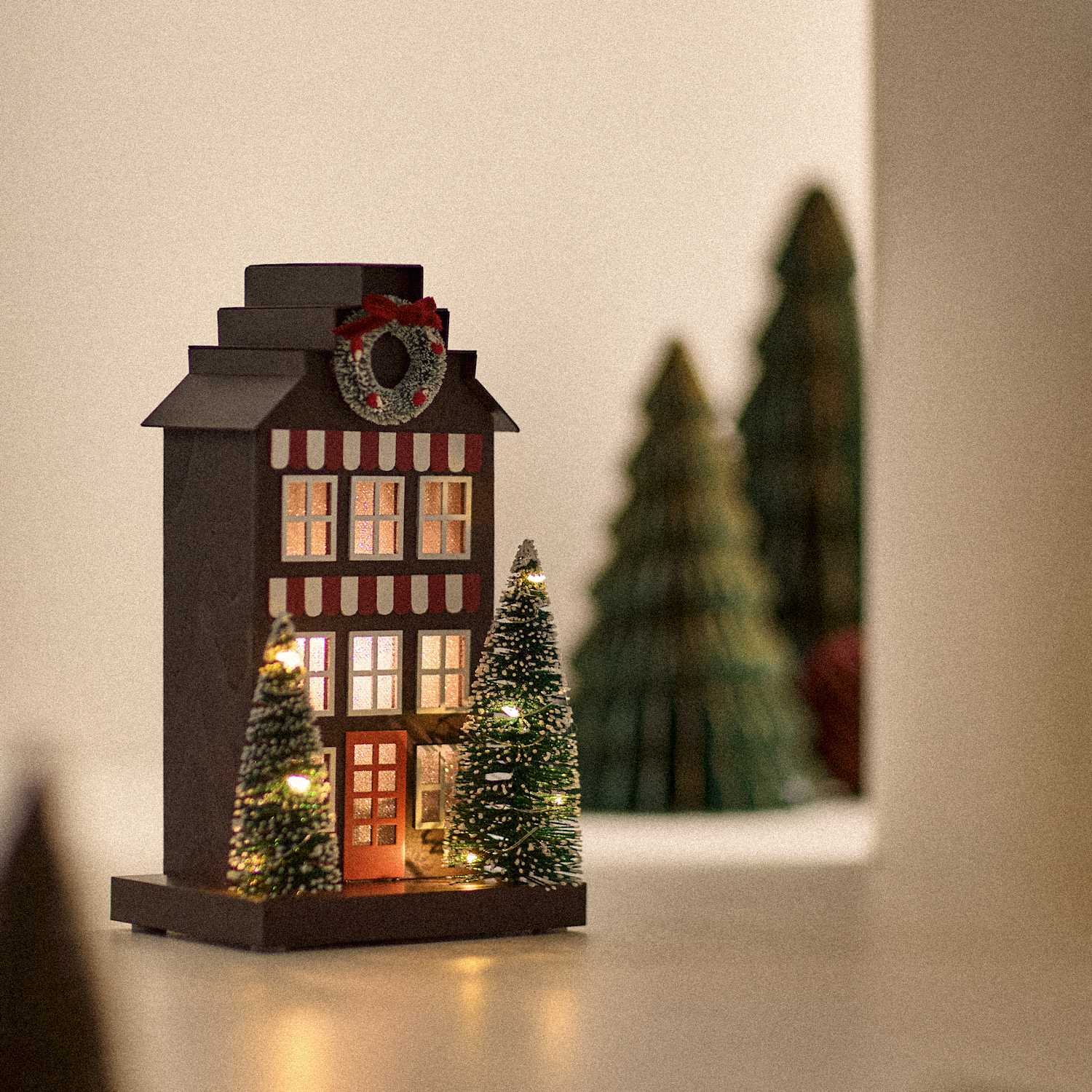 M&S Light Up Wood House Room Decoration - Red Mix