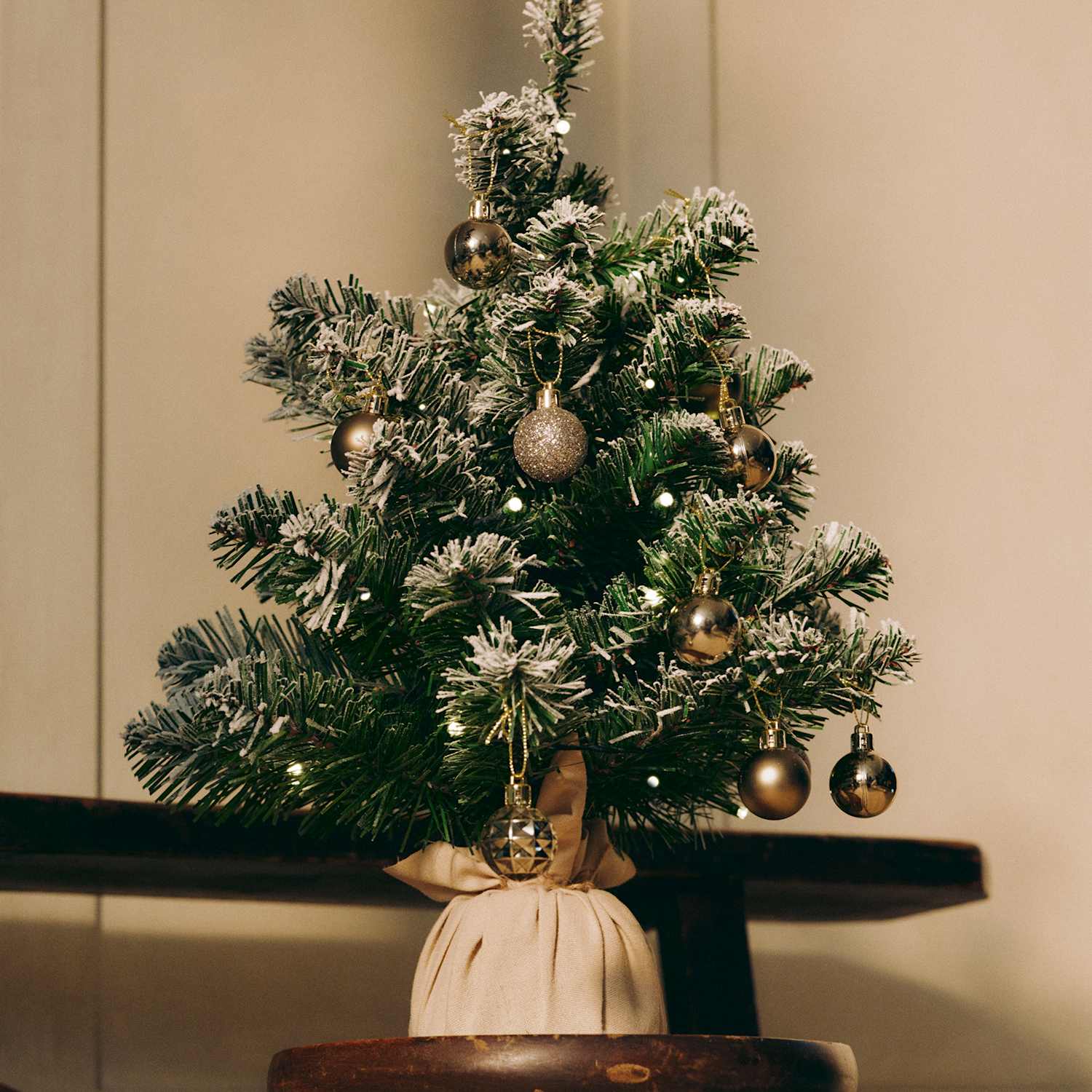 M&S 3ft Pre-Lit Snowy Christmas Tree - White Mix