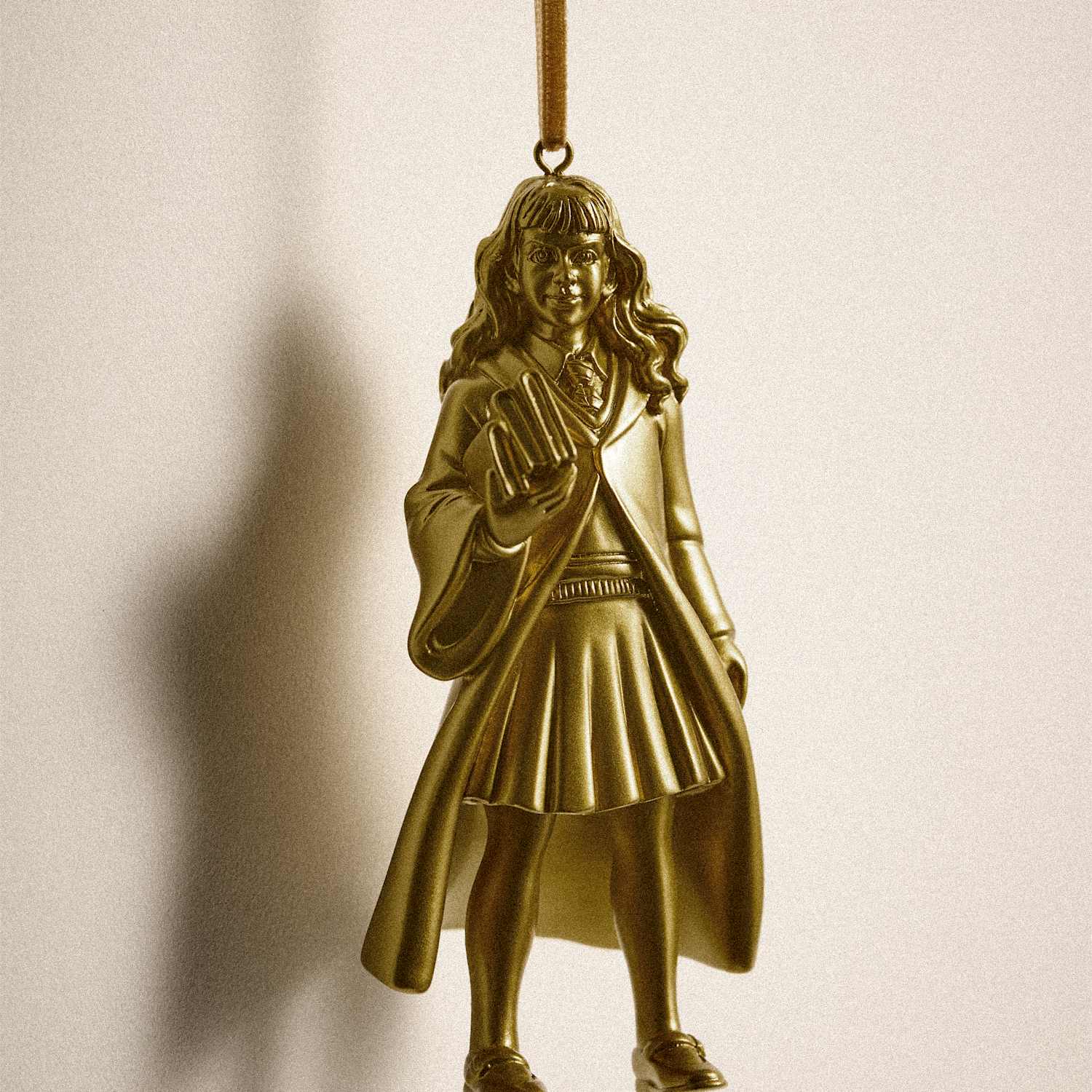 M&S Gold Hanging Harry Potter Hermione Decoration - Gold Mix