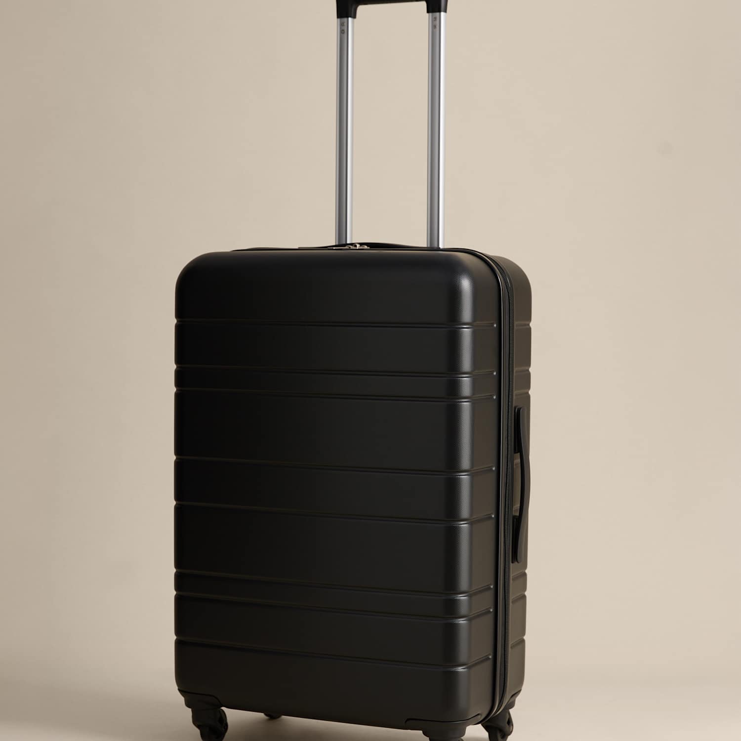 M&S Pisa 4 Wheel Hard Shell Medium Suitcase - Black