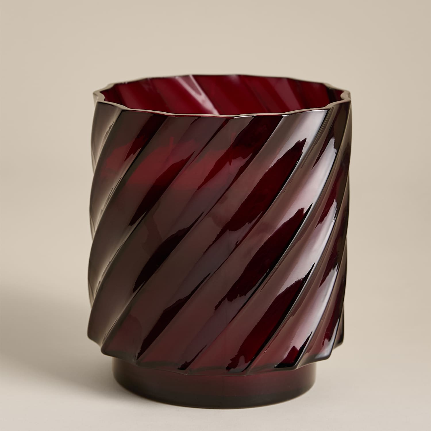 M&S Mandarin Cinnamon & Clove 4 Wick Candle - Red Mix